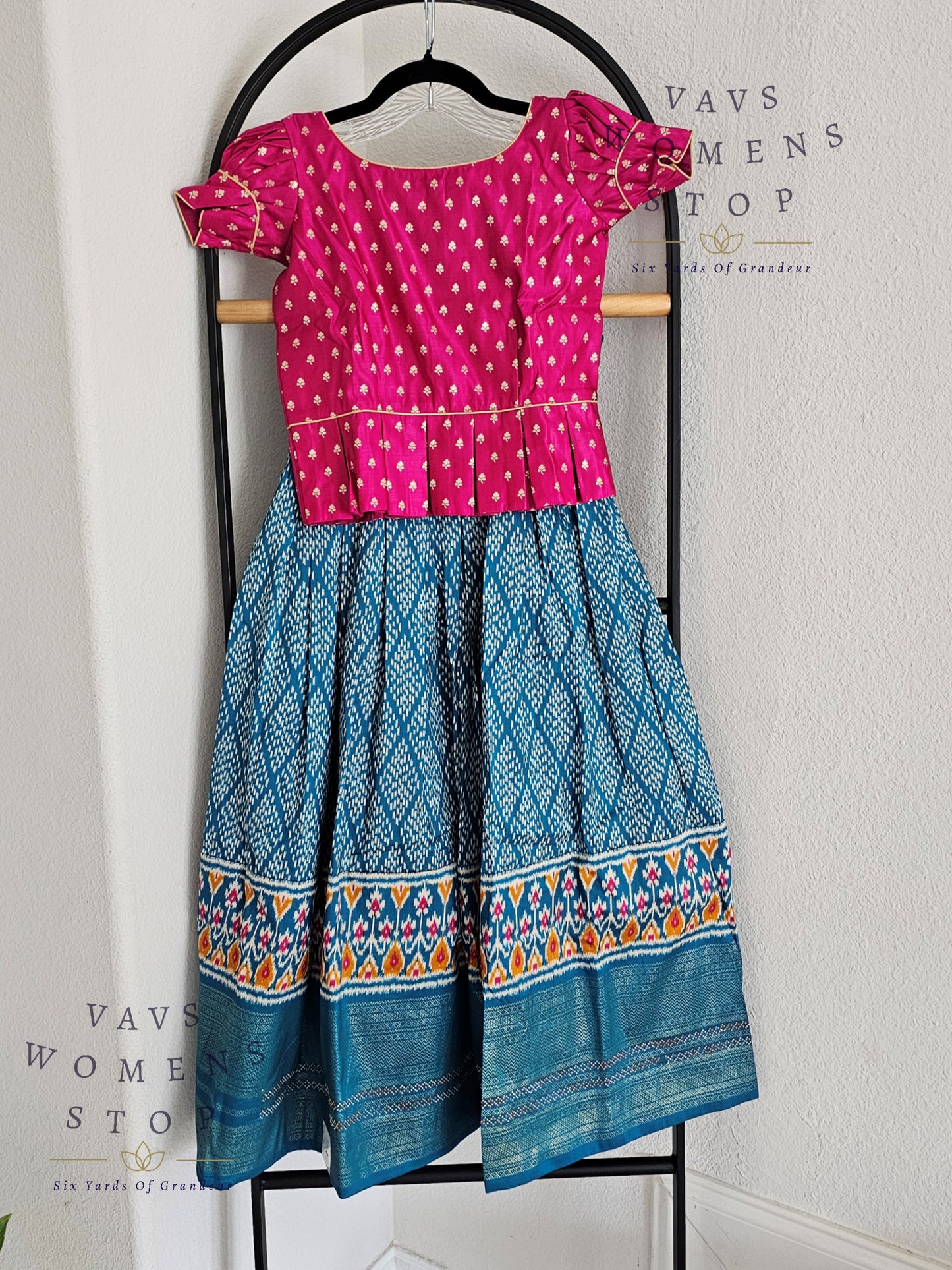 Munga Benarasi Silk Lehenga Blouse