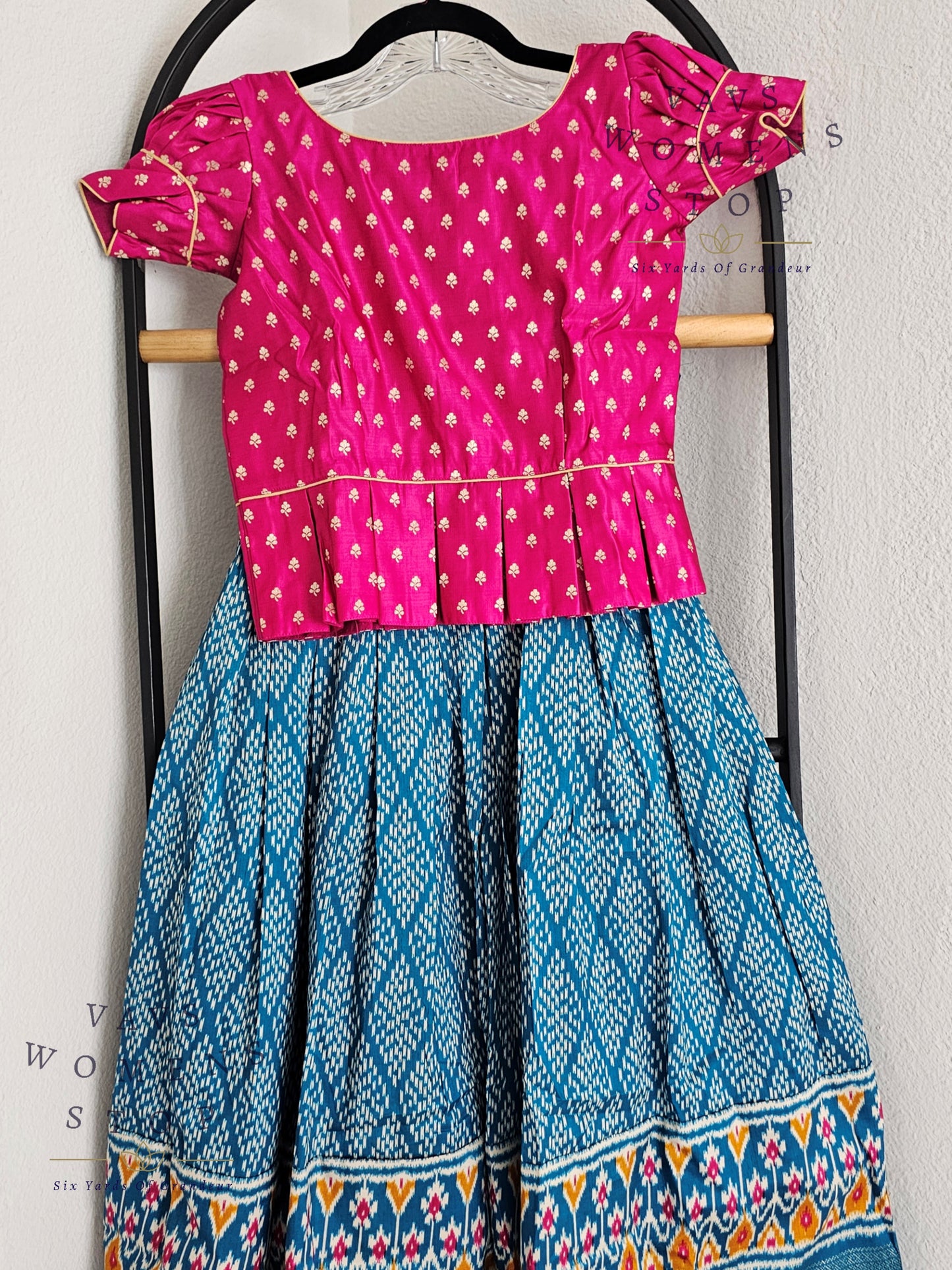 Munga Benarasi Silk Lehenga Blouse