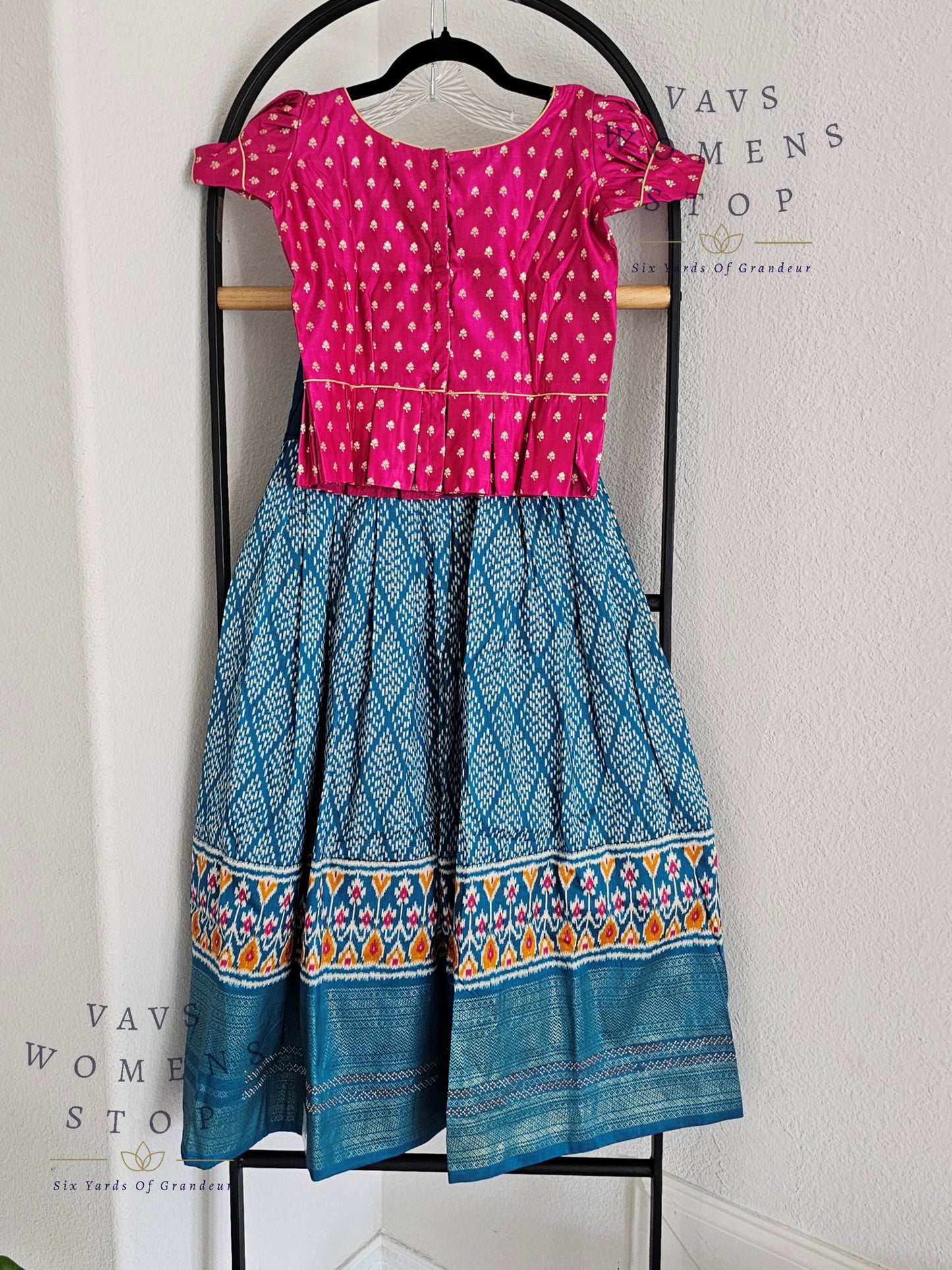 Munga Benarasi Silk Lehenga Blouse