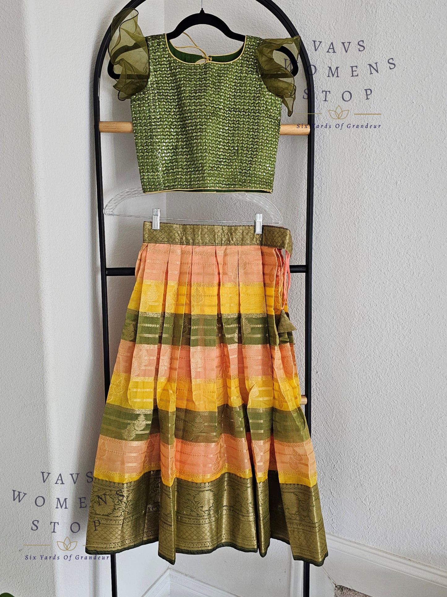 Chiniya Benarasi Langa Blouse/ Pattu Pavadai set