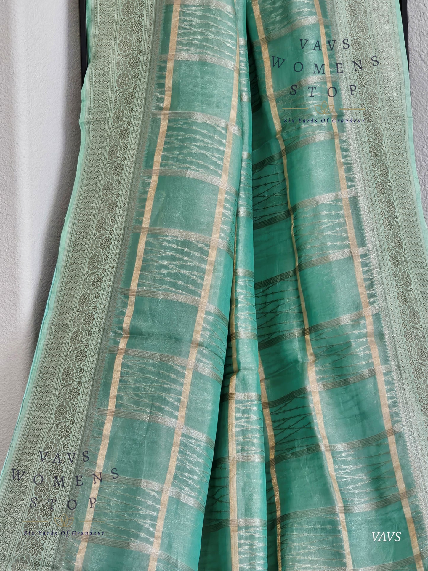 Sea Green Pure Banarasi Tissue Saree with Checks Pattern & Blouse Piece