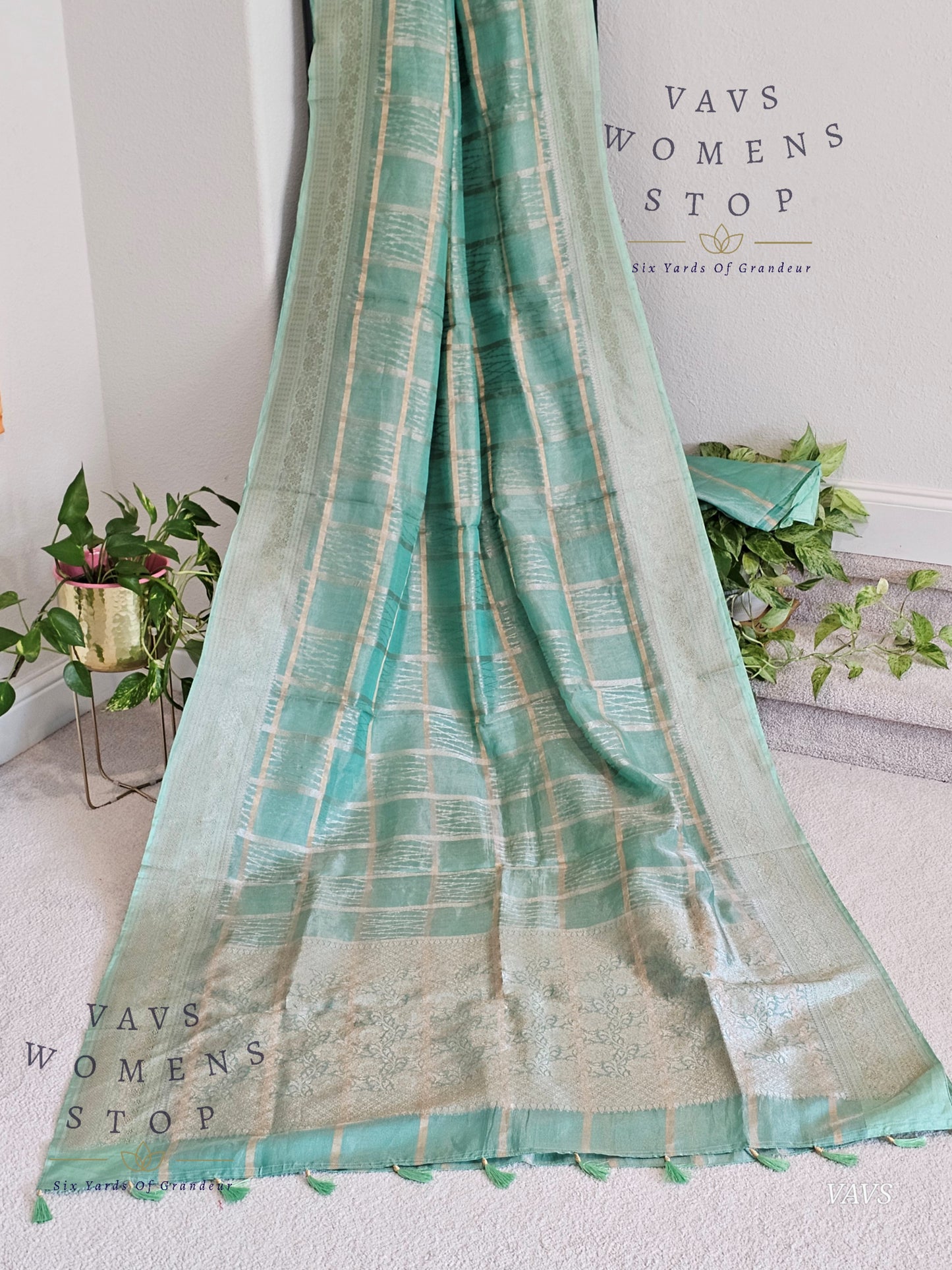Sea Green Pure Banarasi Tissue Saree with Checks Pattern & Blouse Piece