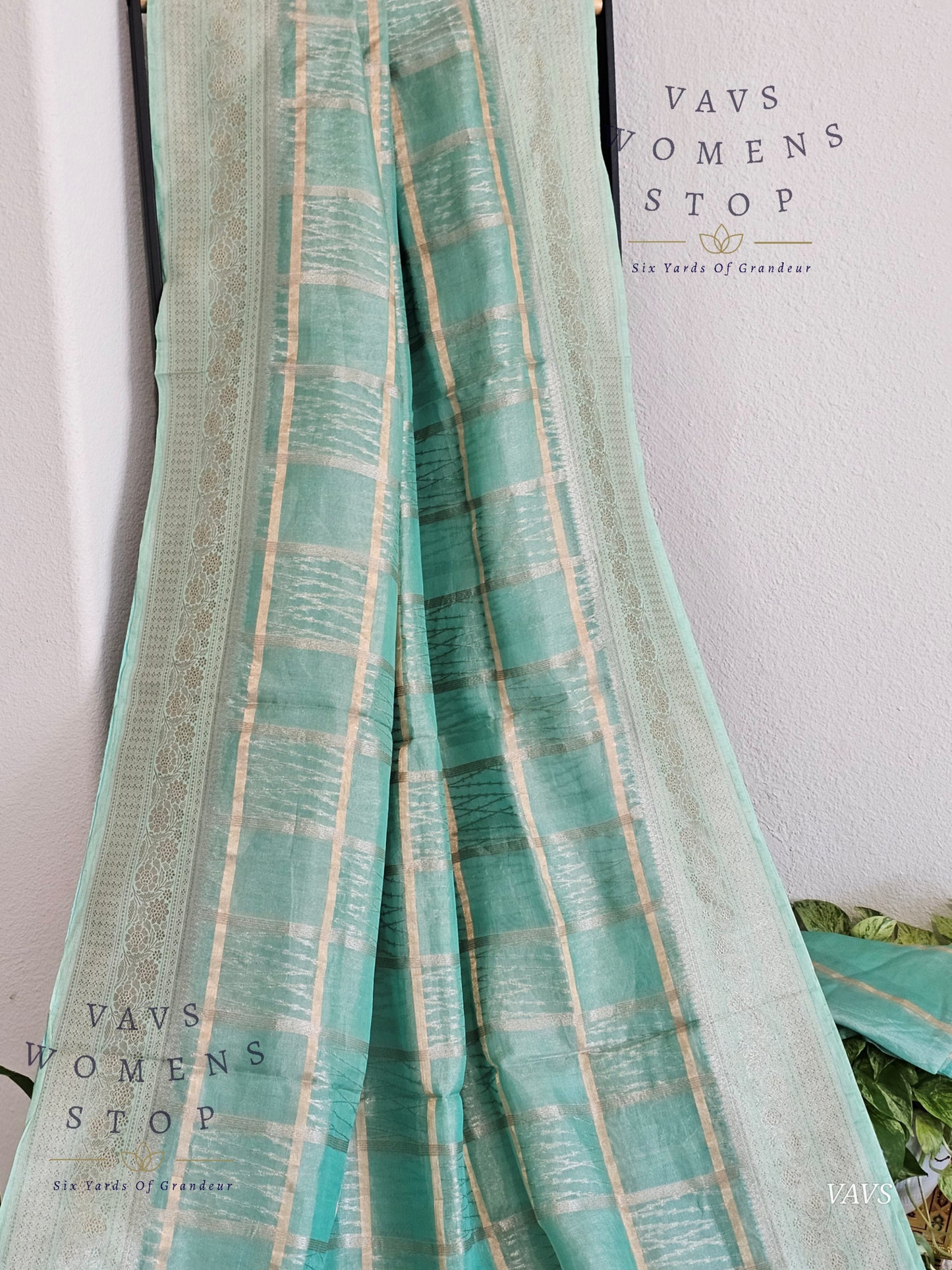 Sea Green Pure Banarasi Tissue Saree with Checks Pattern & Blouse Piece