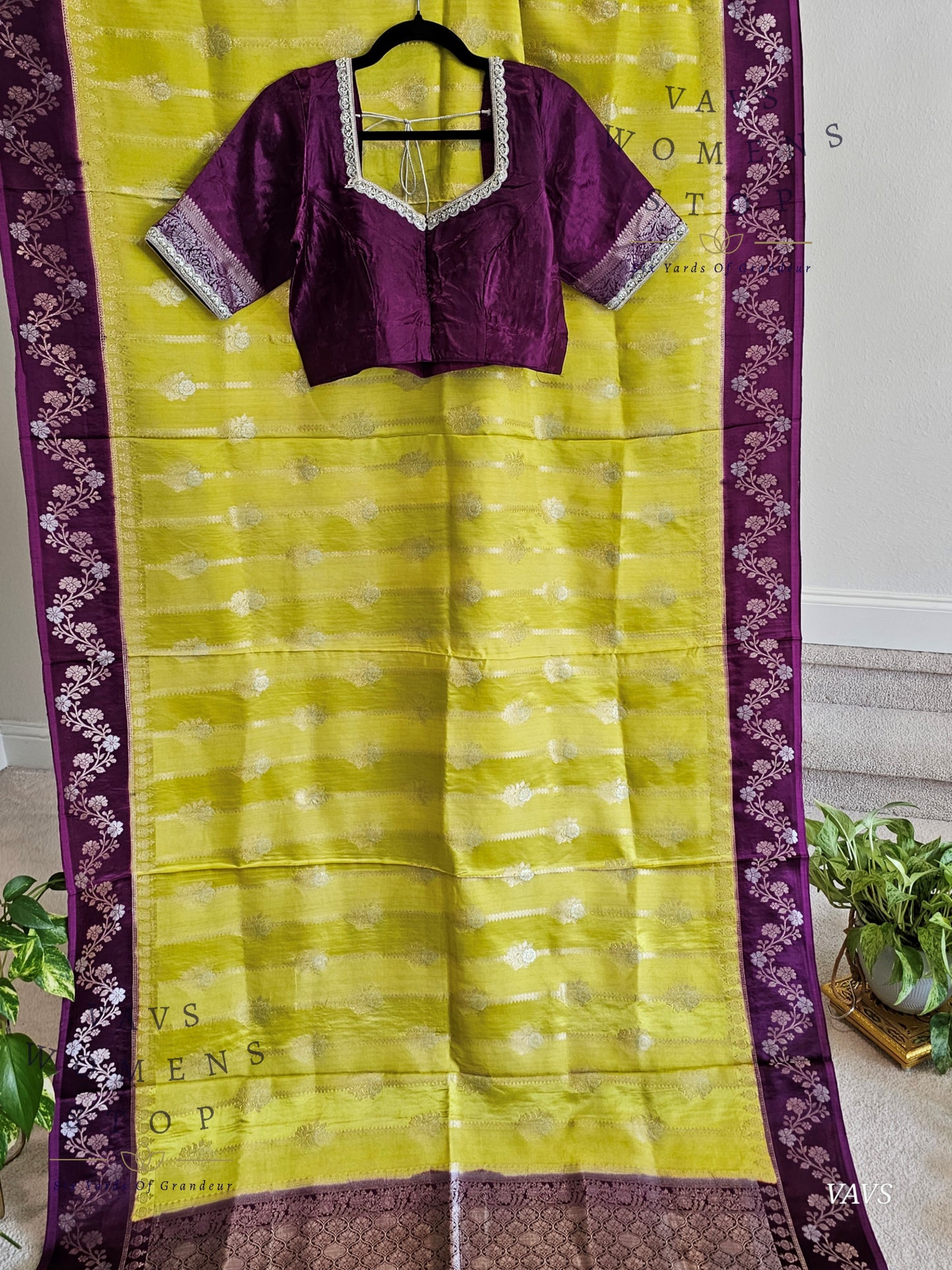 Mashru Crepe Silk Benarasi Saree - Blouse
