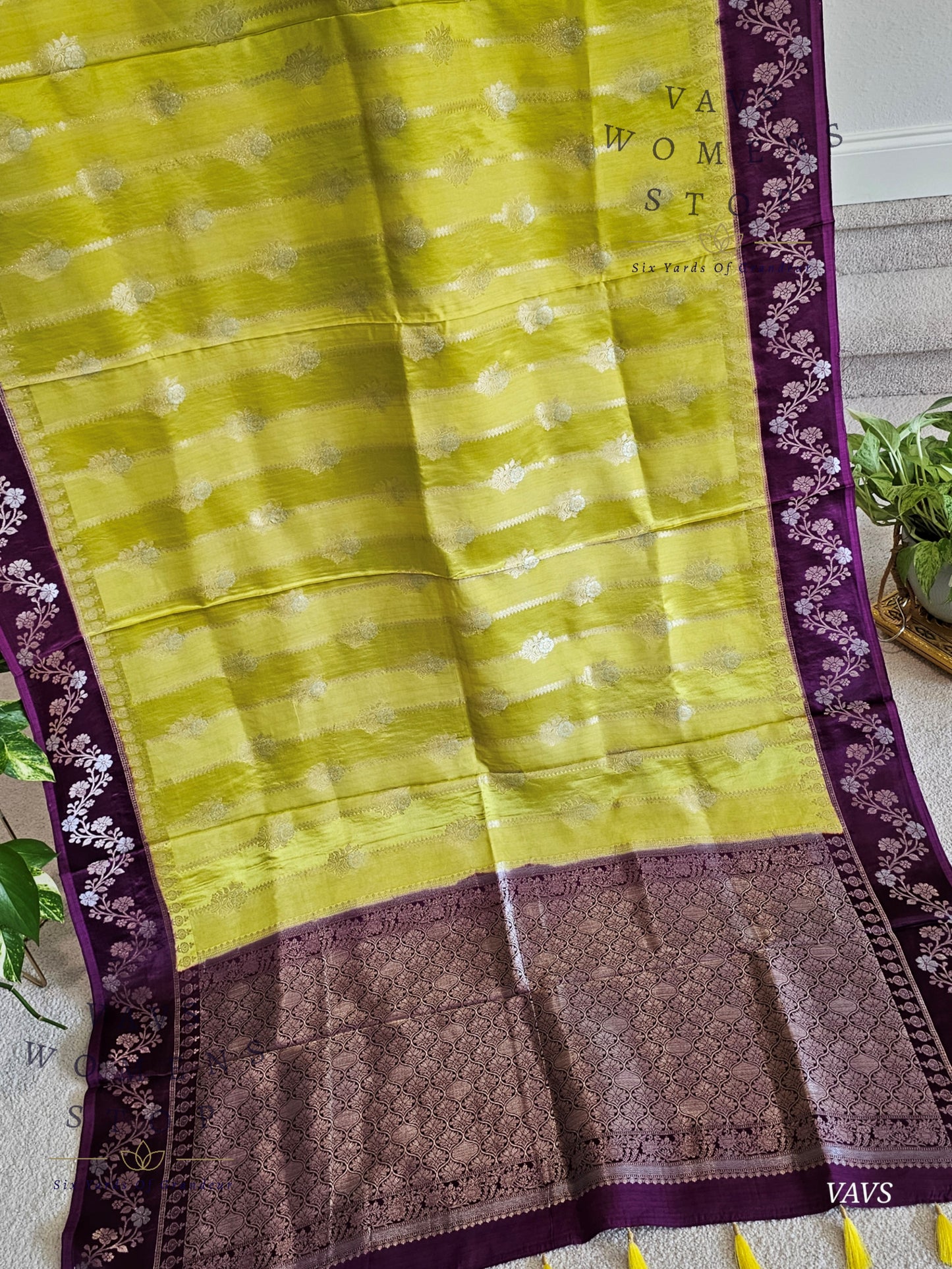 Mashru Crepe Silk Benarasi Saree - Blouse