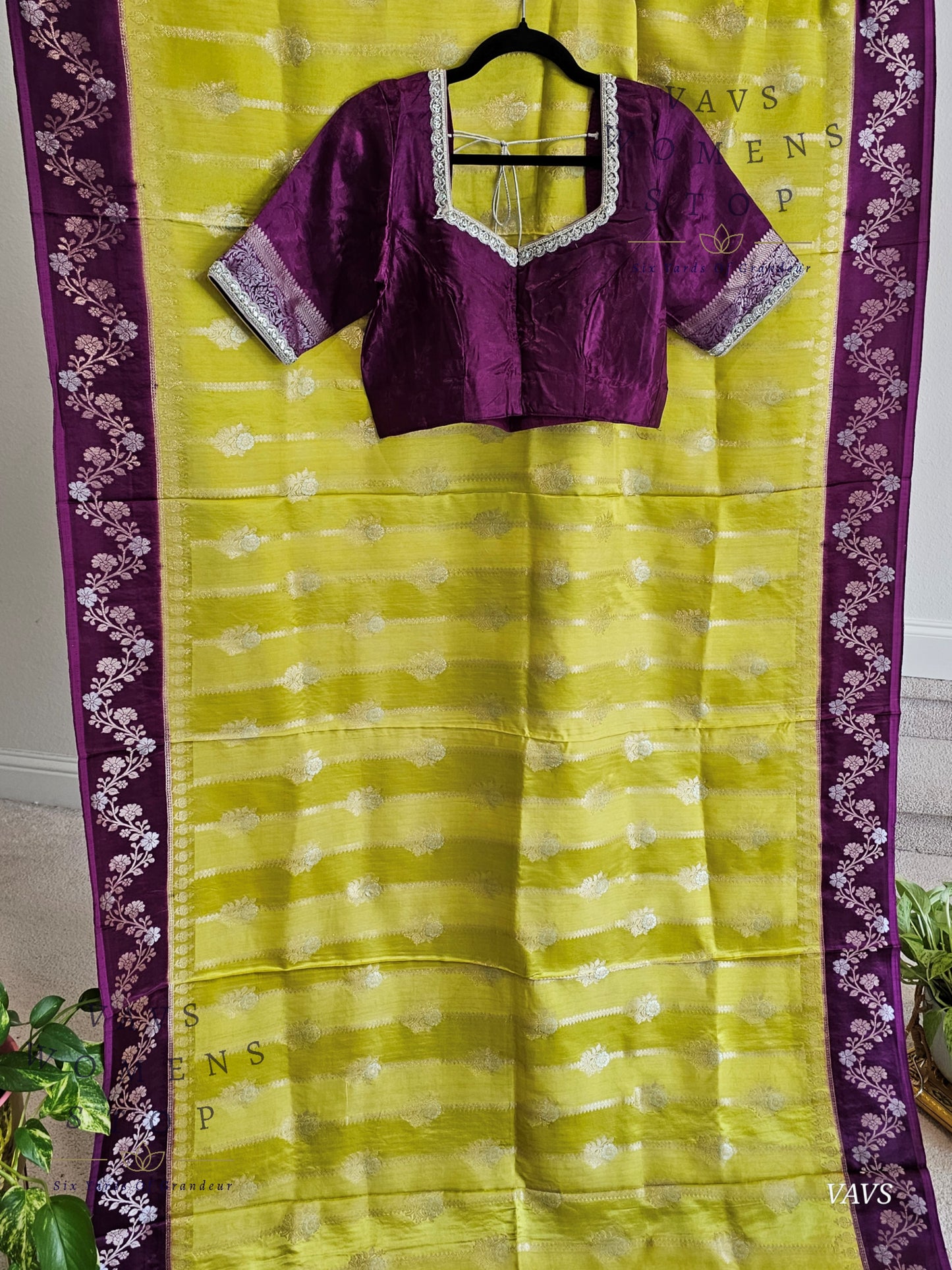 Mashru Crepe Silk Benarasi Saree - Blouse