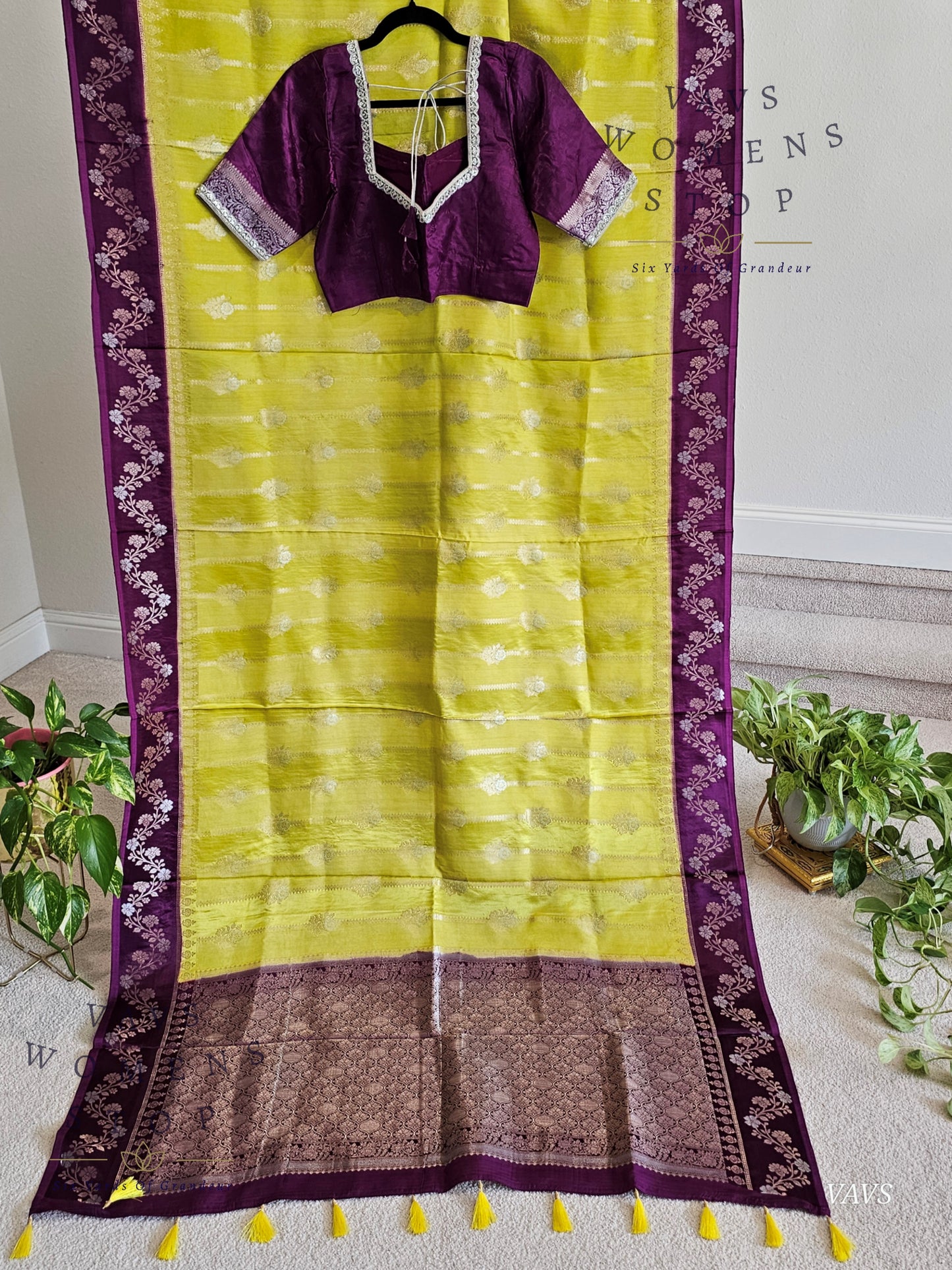 Mashru Crepe Silk Benarasi Saree - Blouse