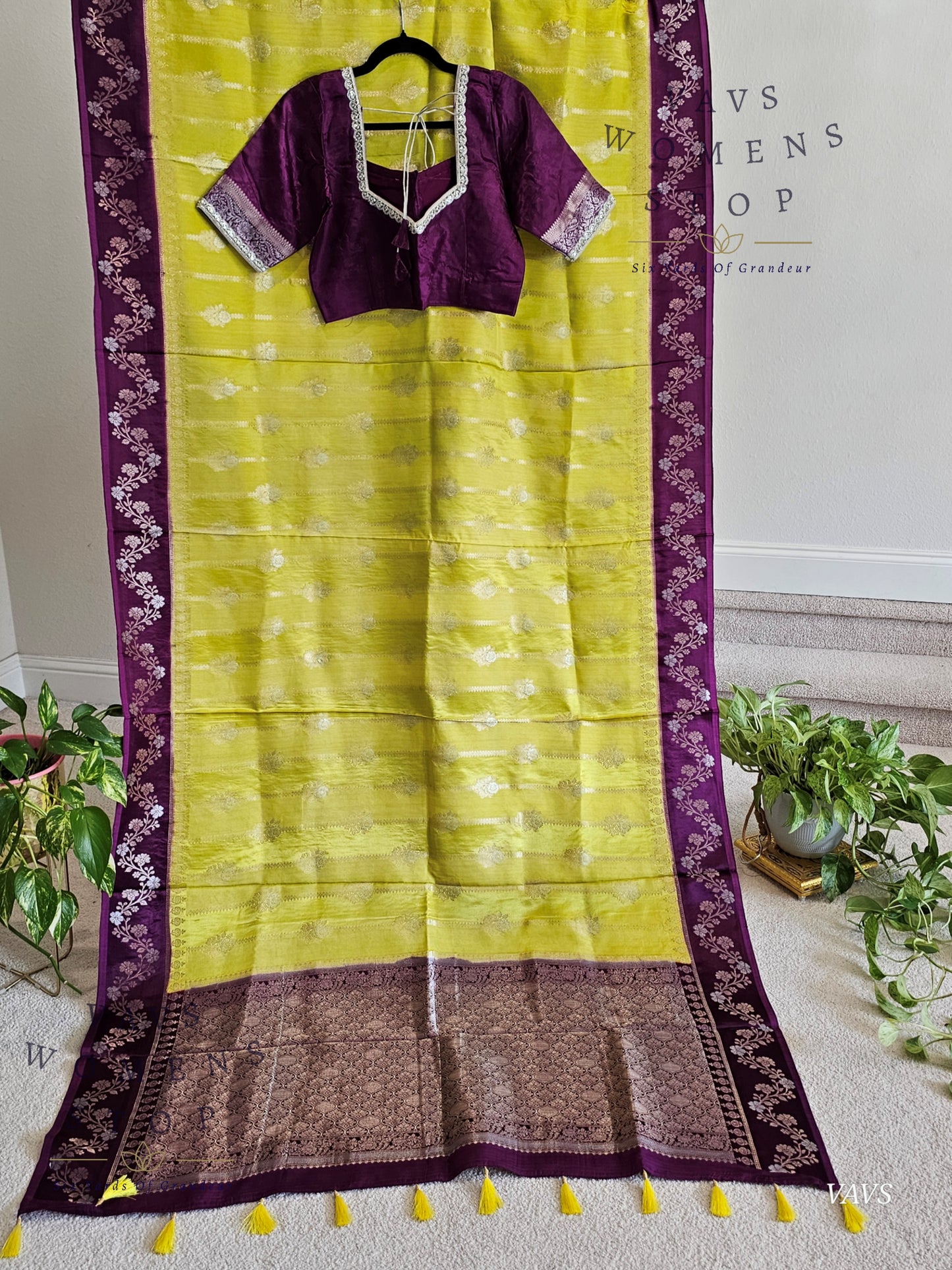 Mashru Crepe Silk Benarasi Saree - Blouse
