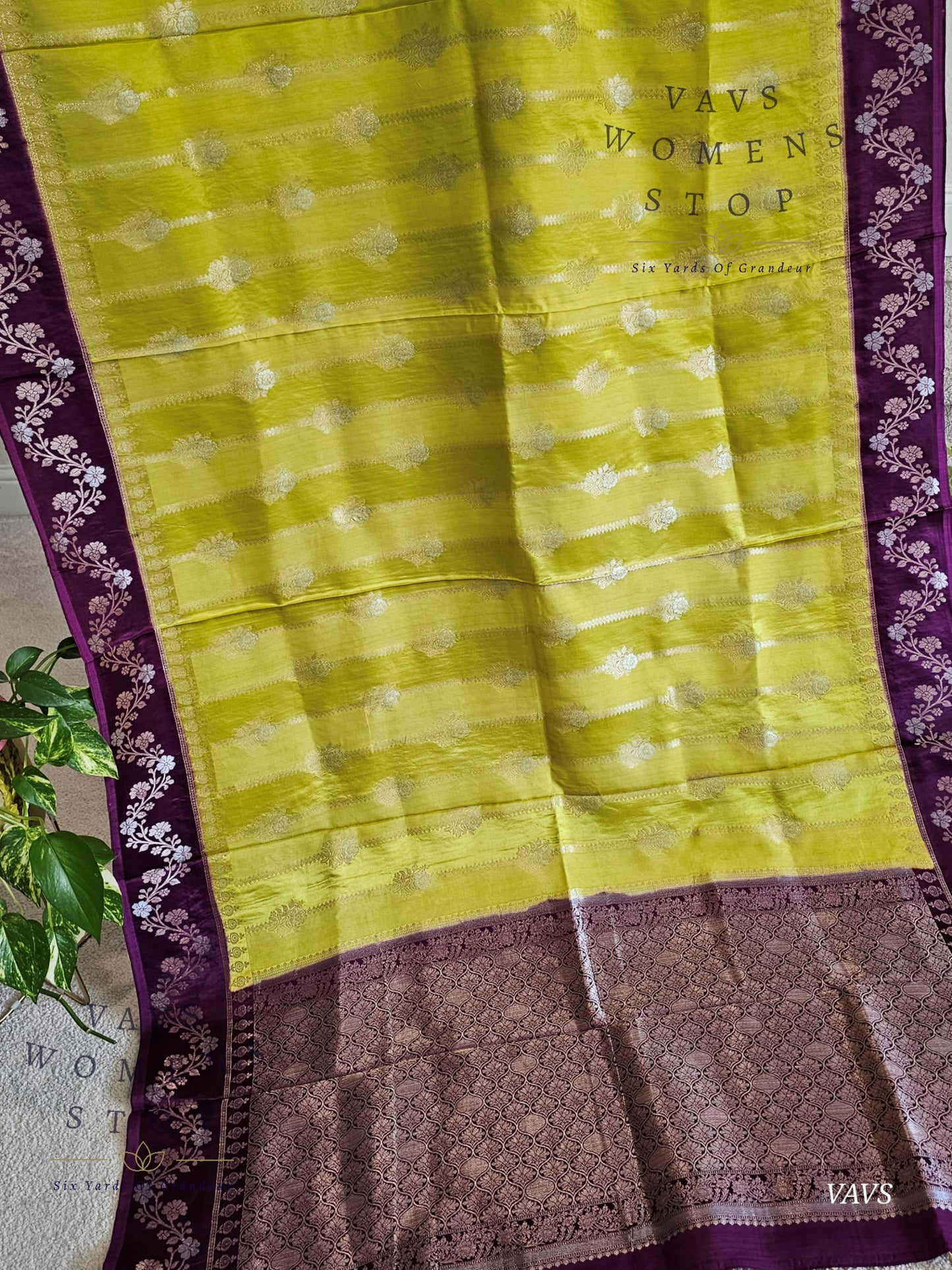 Mashru Crepe Silk Benarasi Saree - Blouse