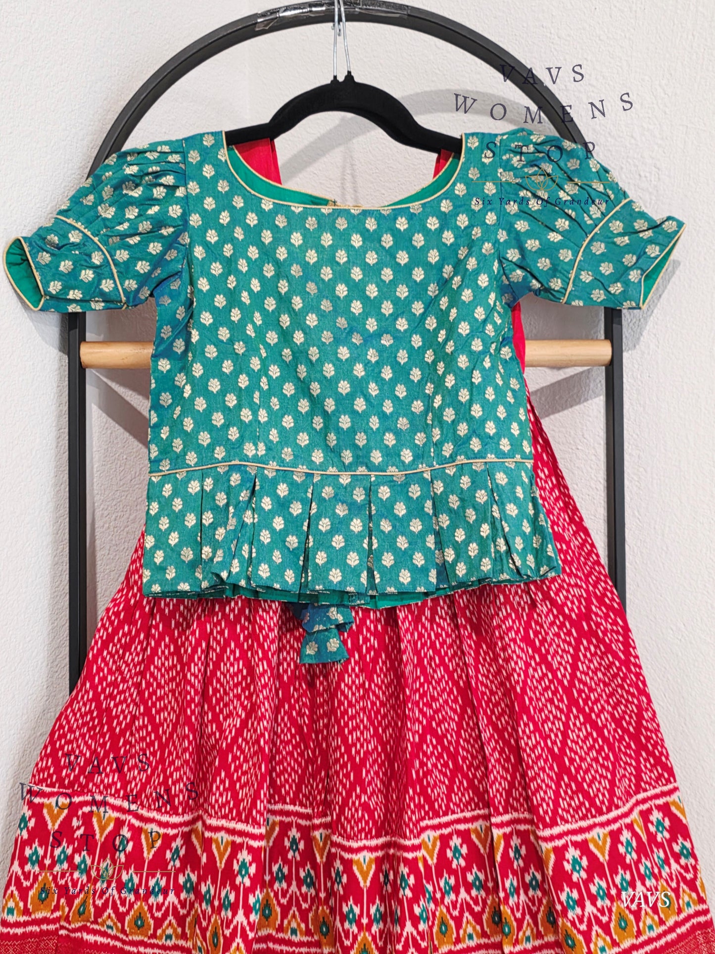 Munga Benarasi Silk Lehenga Blouse