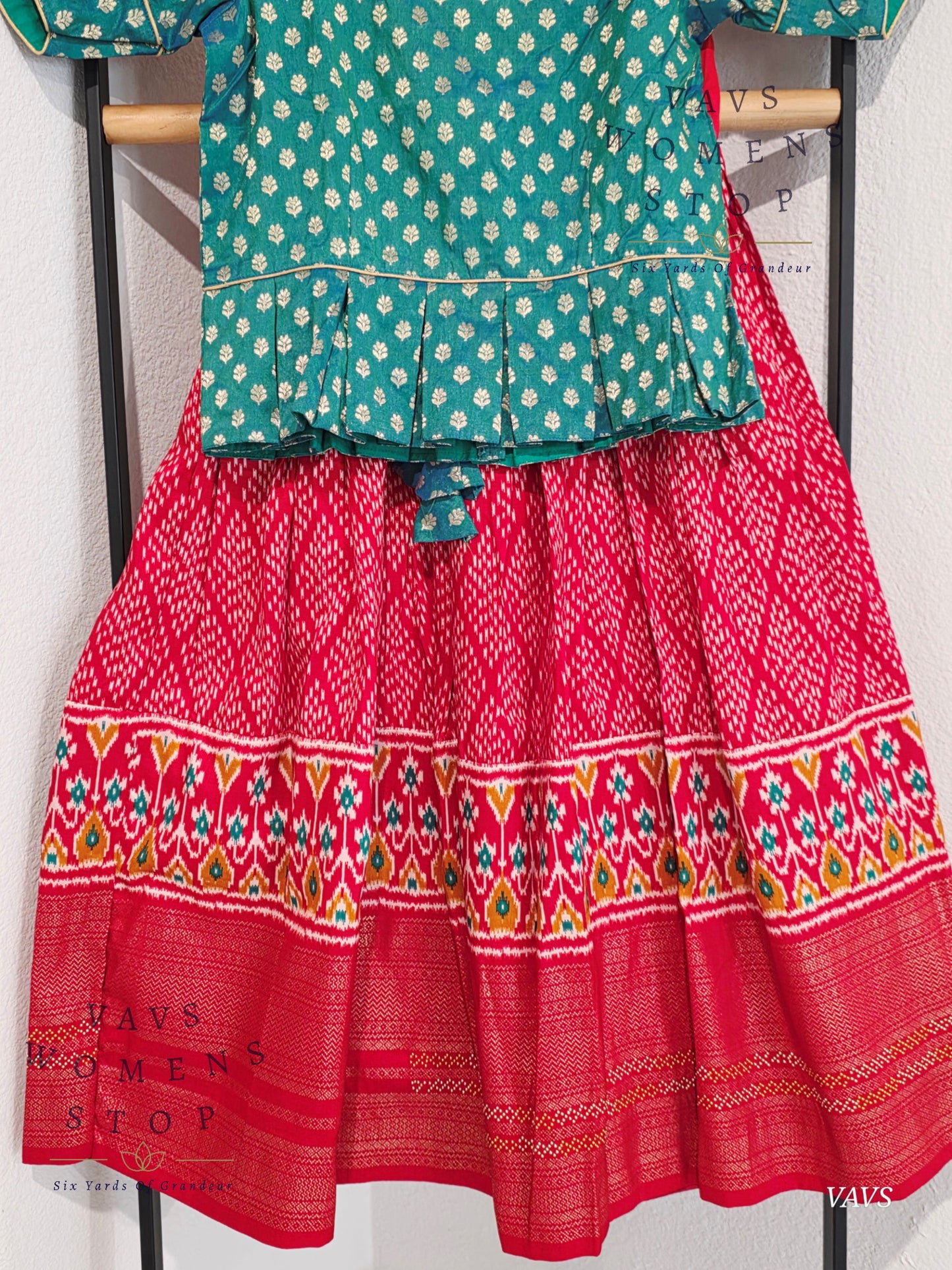 Munga Benarasi Silk Lehenga Blouse