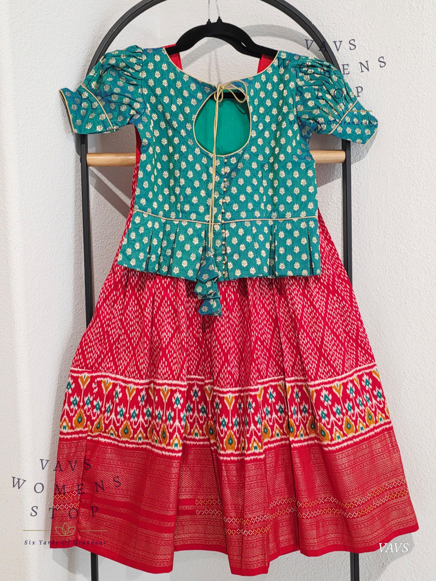 Munga Benarasi Silk Lehenga Blouse