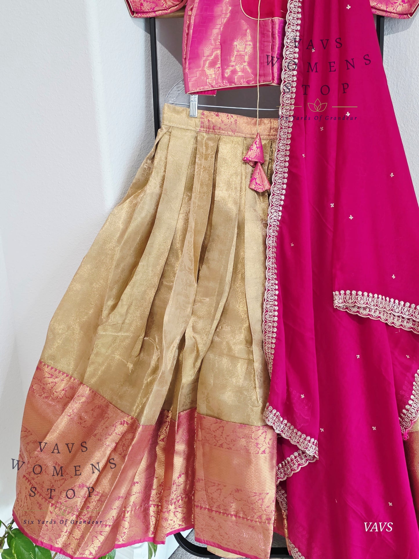 Kora Tissue Lehenga / Langa Voni Set