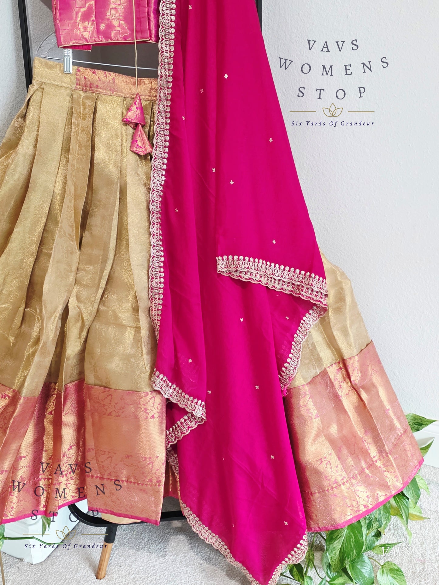 Kora Tissue Lehenga / Langa Voni Set