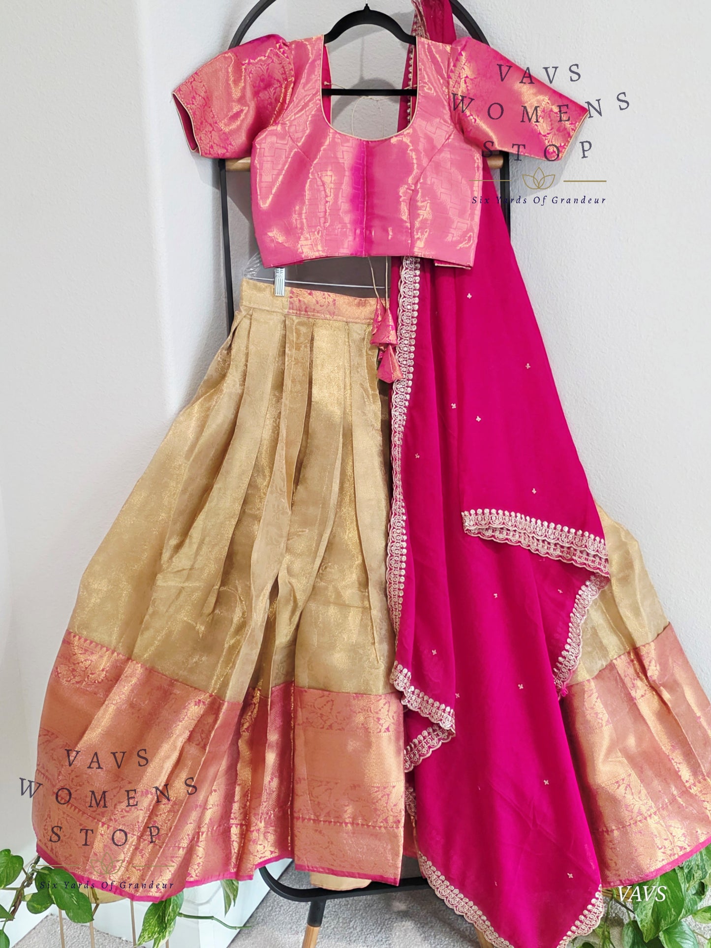 Kora Tissue Lehenga / Langa Voni Set