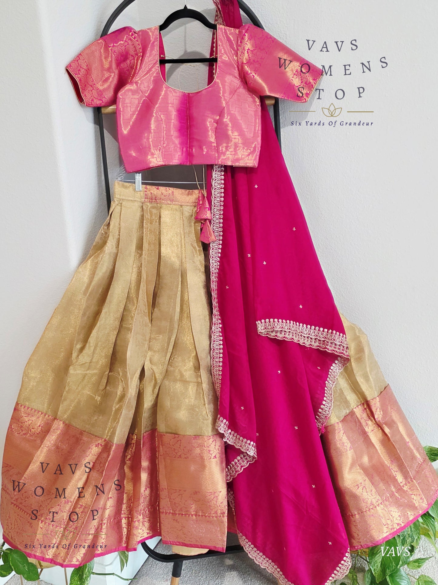 Kora Tissue Lehenga / Langa Voni Set