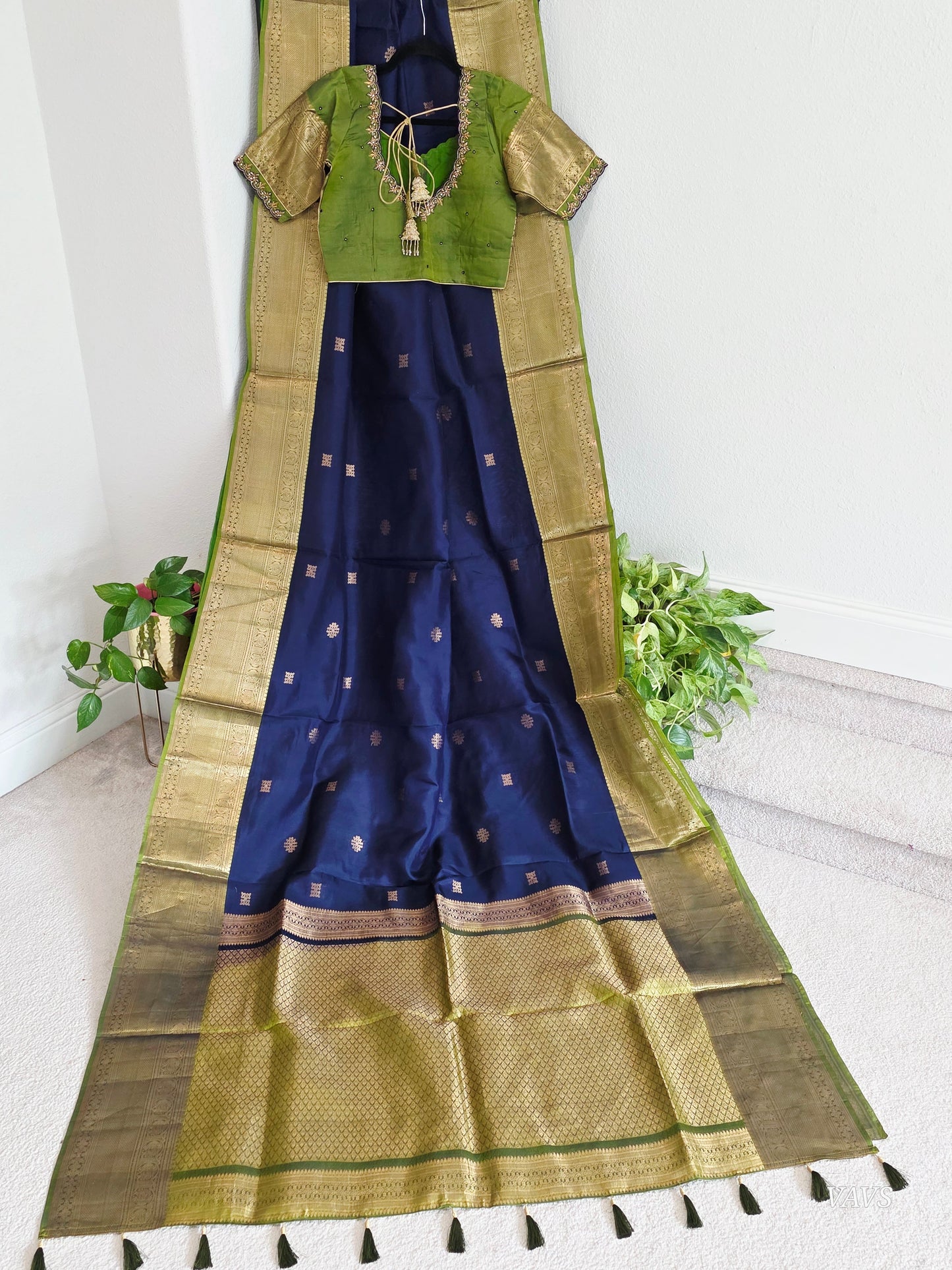 Pure Kanchi Soft Silk Saree in Navy Blue & Olive Green with Gold Kollam Butta | Size 36–42 | Ready to Wear