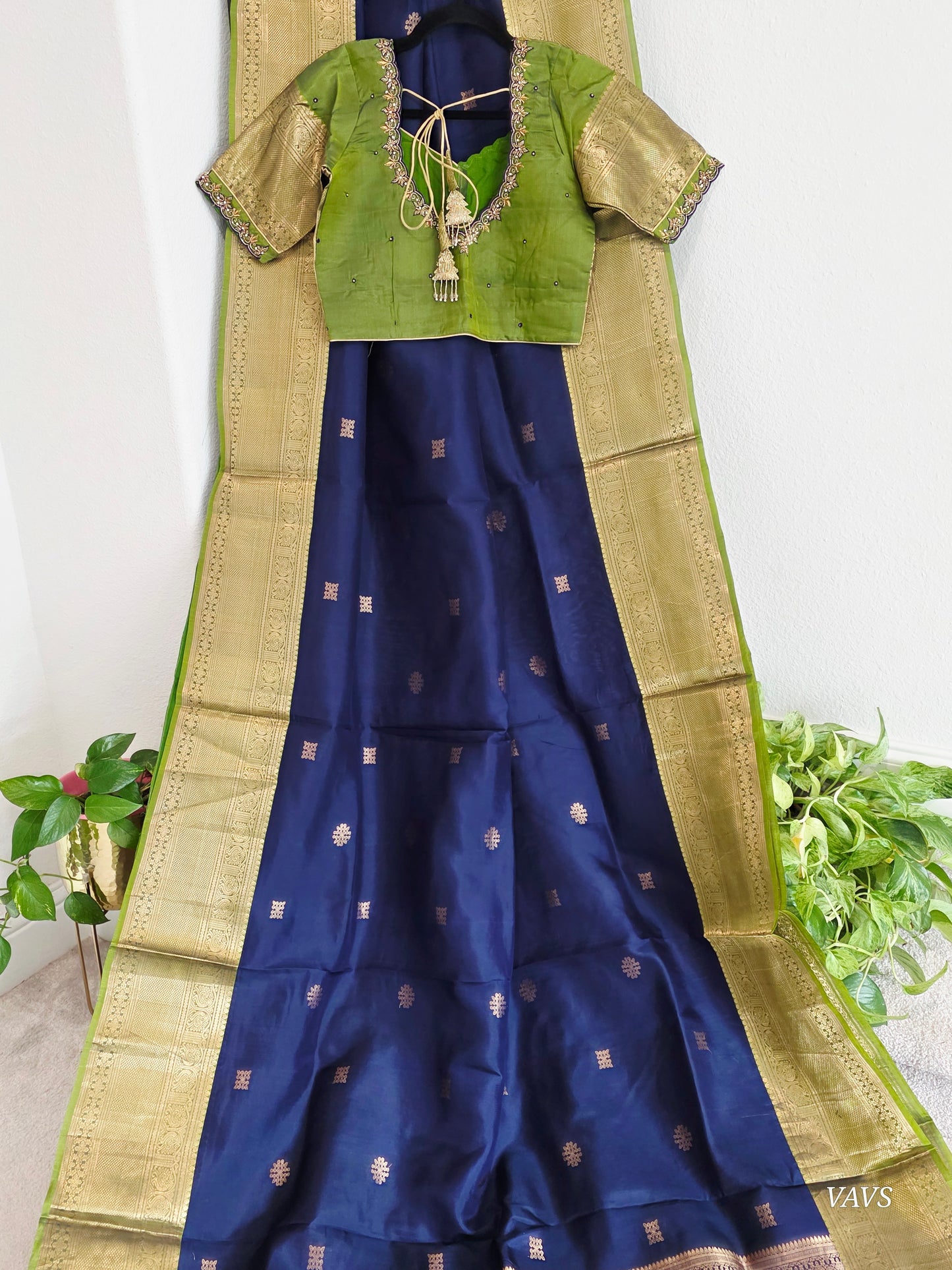Pure Kanchi Soft Silk Saree in Navy Blue & Olive Green with Gold Kollam Butta