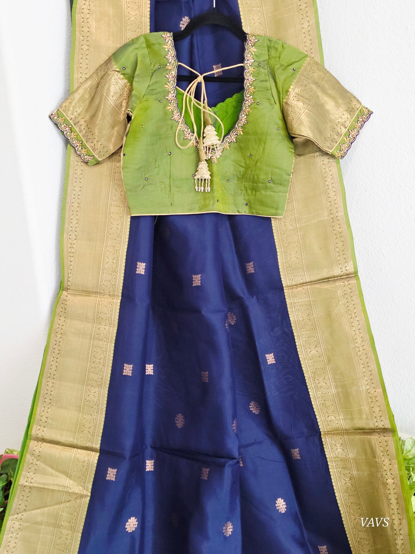 Pure Kanchi Soft Silk Saree in Navy Blue & Olive Green with Gold Kollam Butta