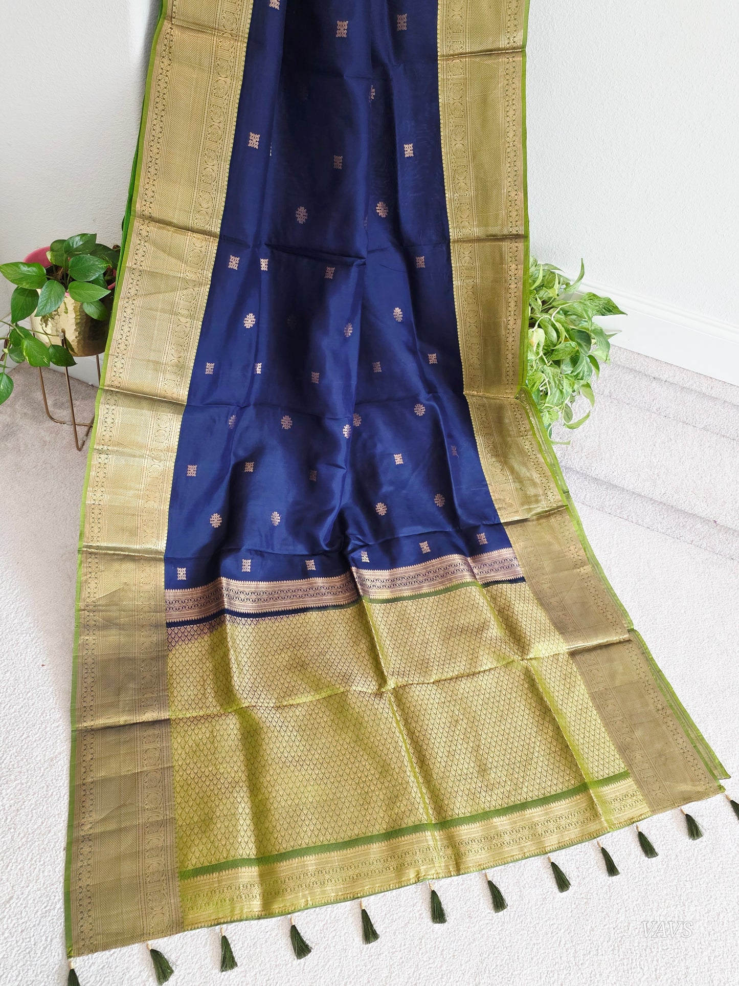 Pure Kanchi Soft Silk Saree in Navy Blue & Olive Green with Gold Kollam Butta