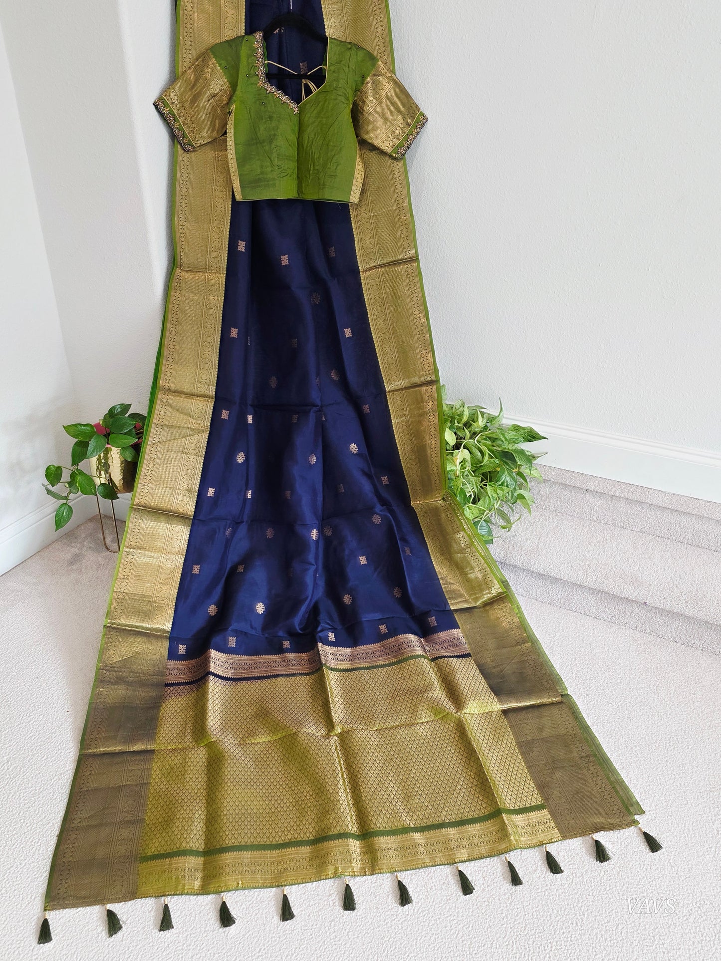 Pure Kanchi Soft Silk Saree in Navy Blue & Olive Green with Gold Kollam Butta