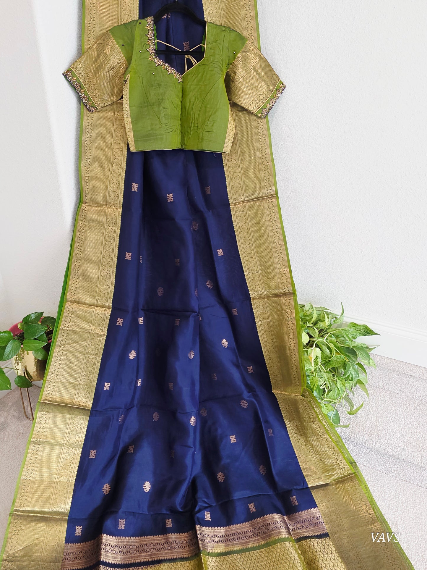 Pure Kanchi Soft Silk Saree in Navy Blue & Olive Green with Gold Kollam Butta