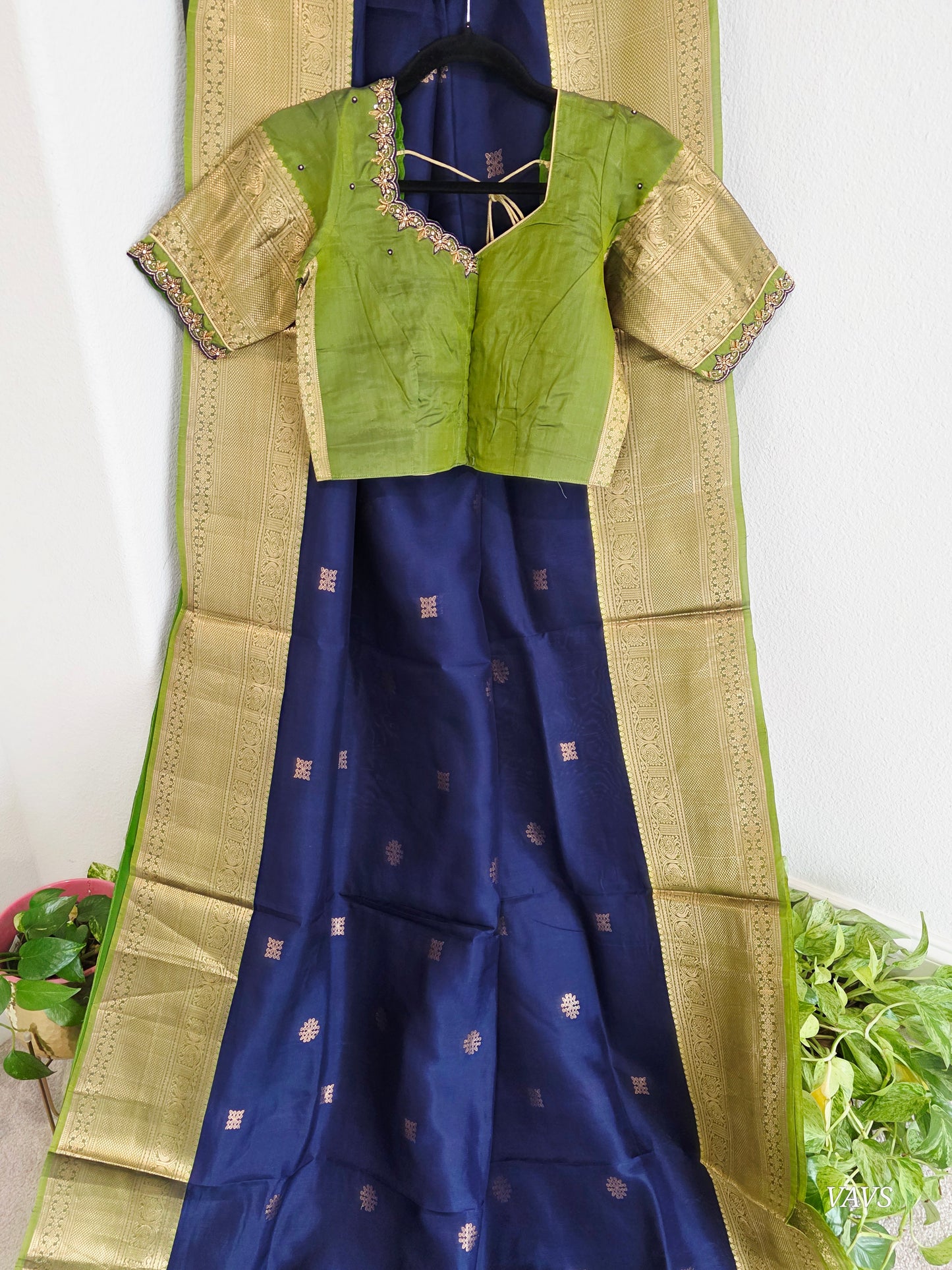 Pure Kanchi Soft Silk Saree in Navy Blue & Olive Green with Gold Kollam Butta
