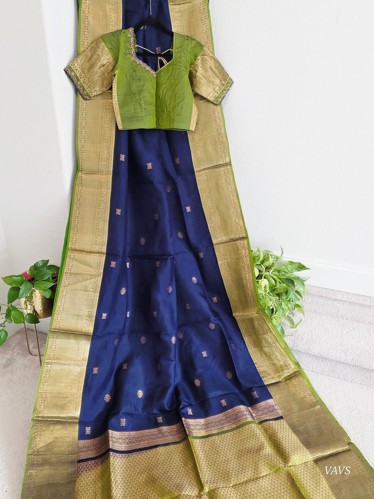 Pure Kanchi Soft Silk Saree in Navy Blue & Olive Green with Gold Kollam Butta