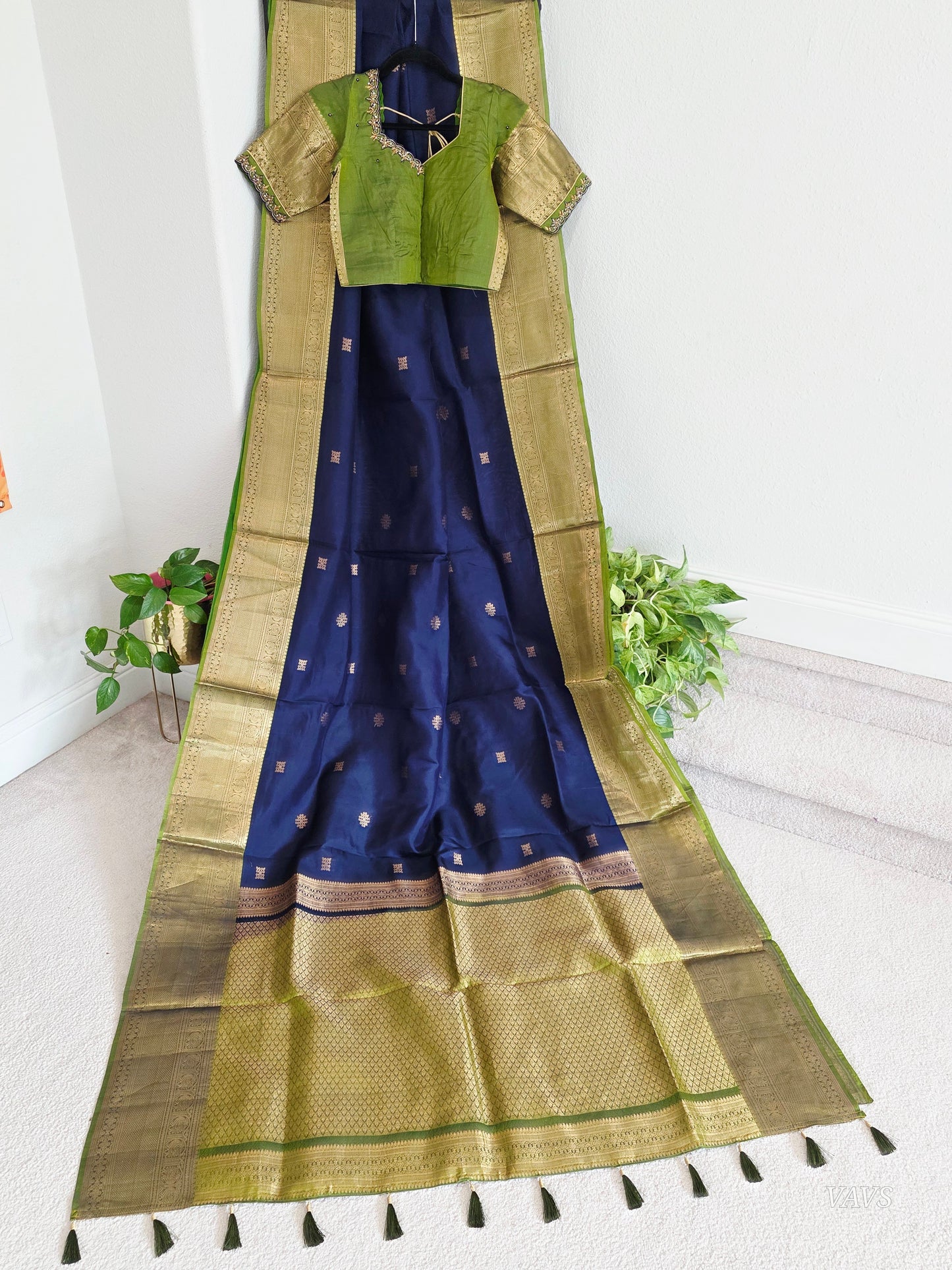 Pure Kanchi Soft Silk Saree in Navy Blue & Olive Green with Gold Kollam Butta