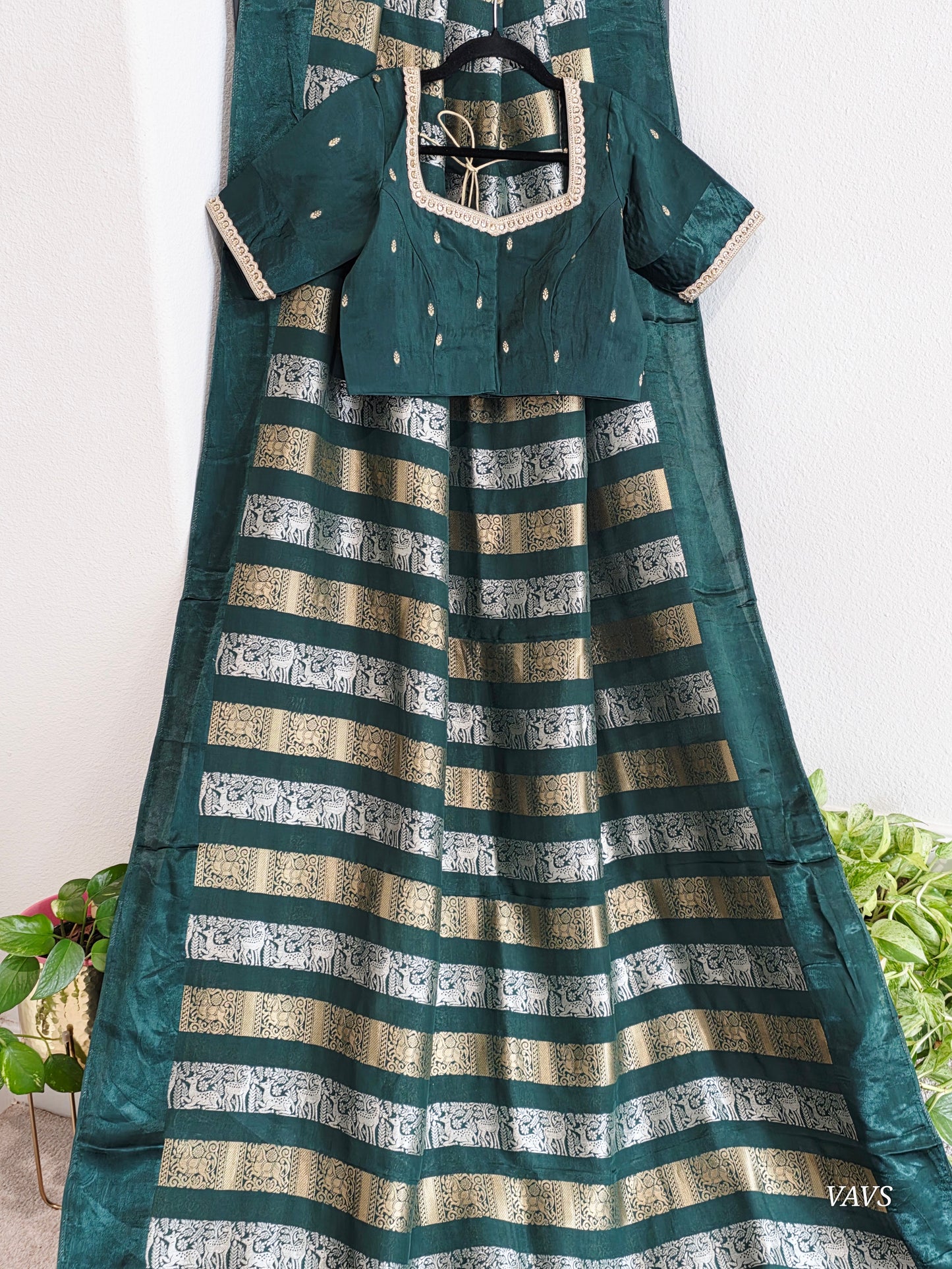 Nita Ambani Inspired Russian Dola Crepe Silk Saree with Ready Stitched Blouse | Emerald Green