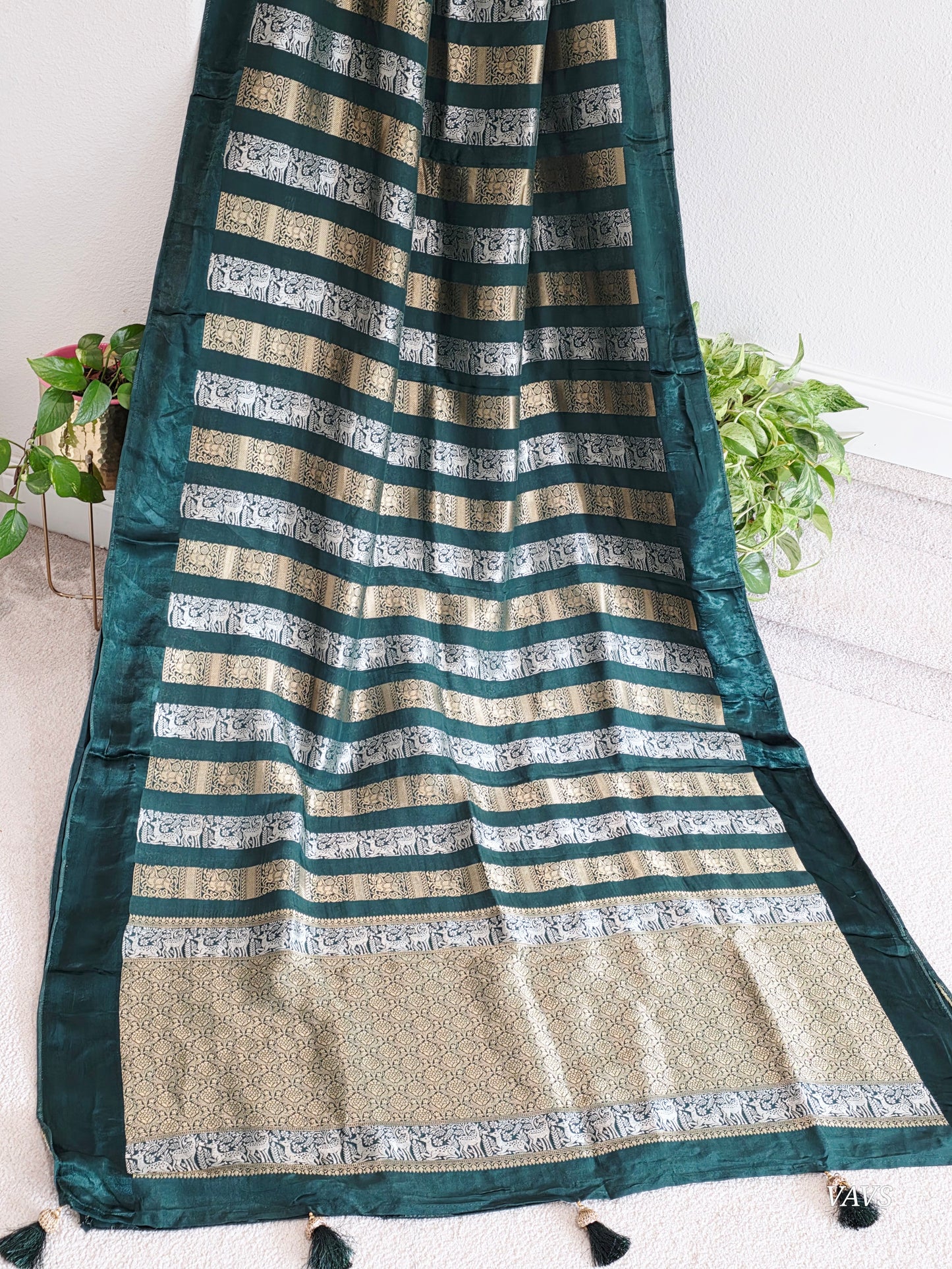 Nita Ambani Inspired Russian Dola Crepe Silk Saree with Ready Stitched Blouse | Emerald Green