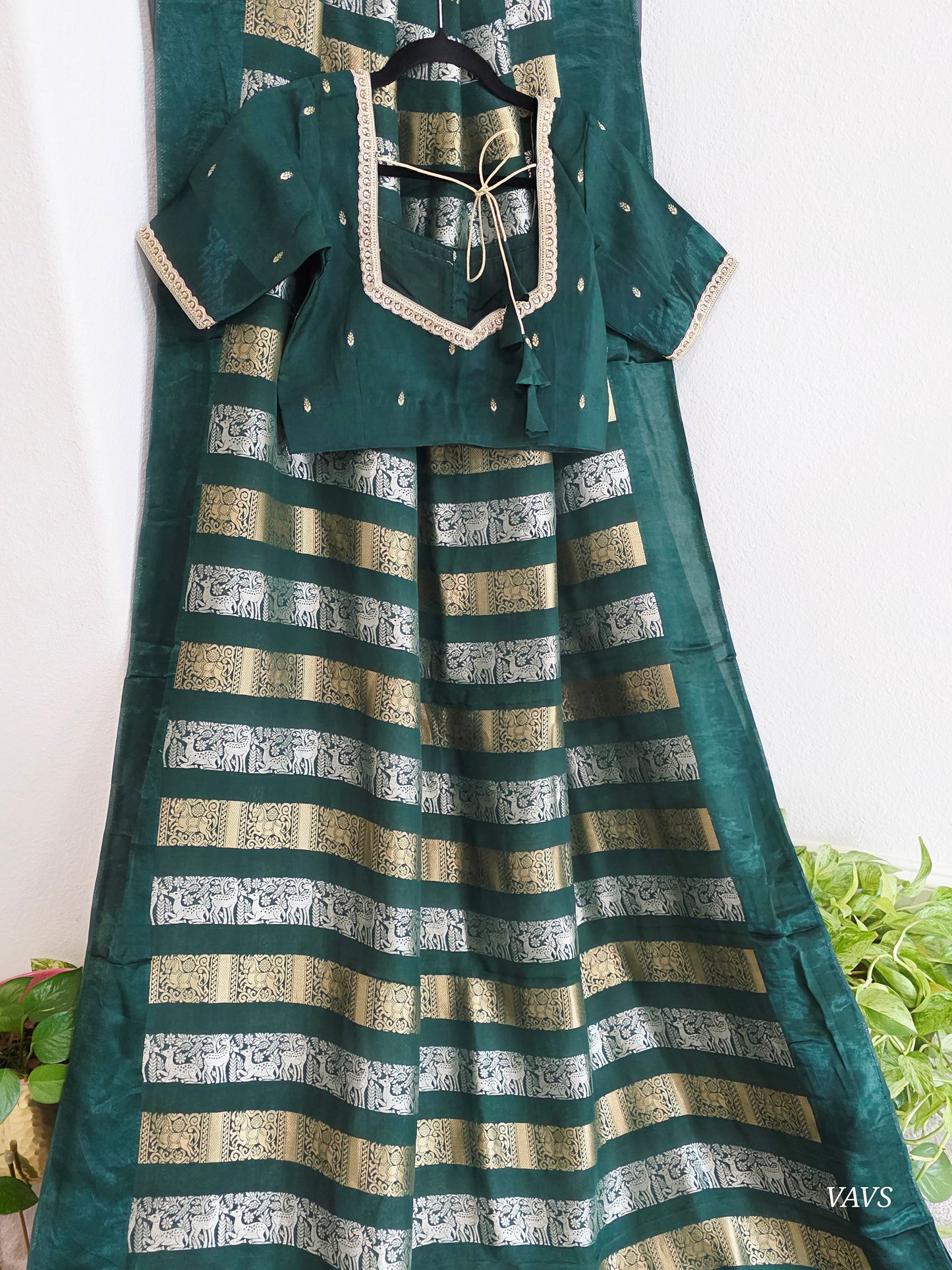 Nita Ambani Inspired Russian Dola Crepe Silk Saree with Ready Stitched Blouse | Emerald Green