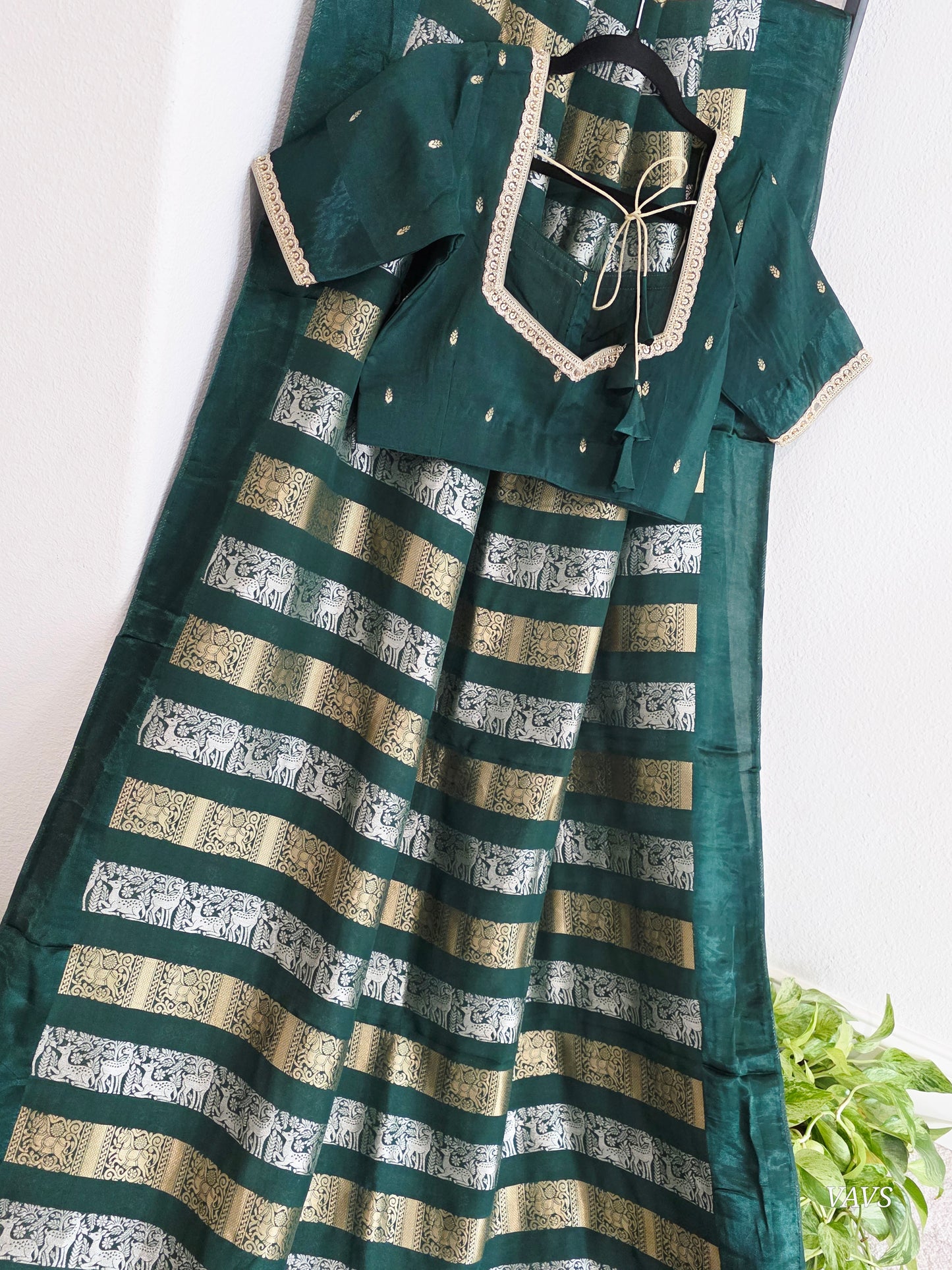Nita Ambani Inspired Russian Dola Crepe Silk Saree with Ready Stitched Blouse | Emerald Green