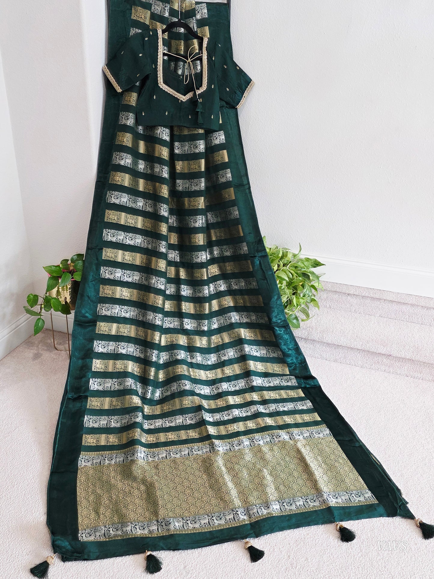 Nita Ambani Inspired Russian Dola Crepe Silk Saree with Ready Stitched Blouse | Emerald Green