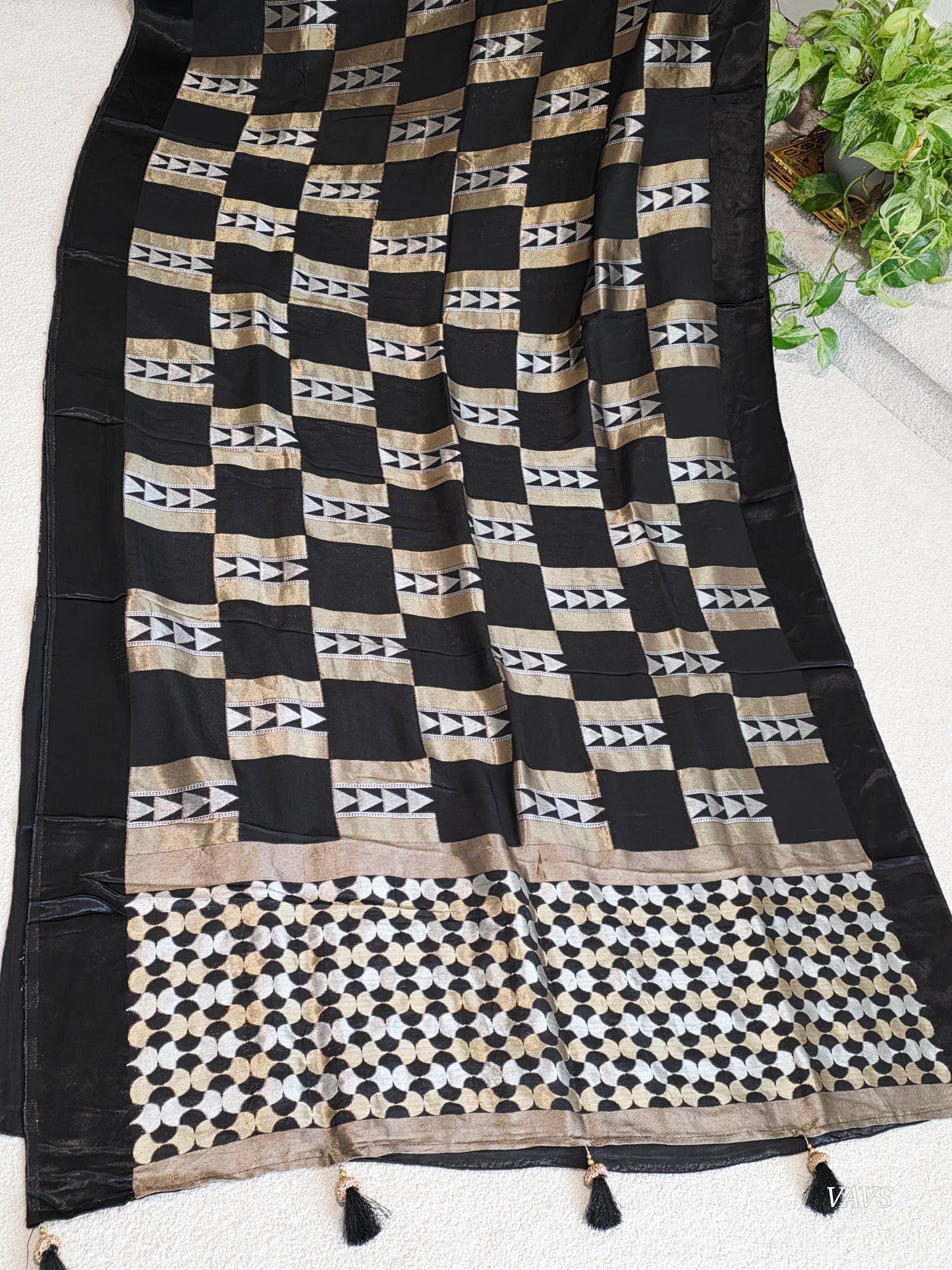 Russian Dola Crepe Silk Saree with Geometric Zari Woven Design & Ready Stitched Blouse | Black
