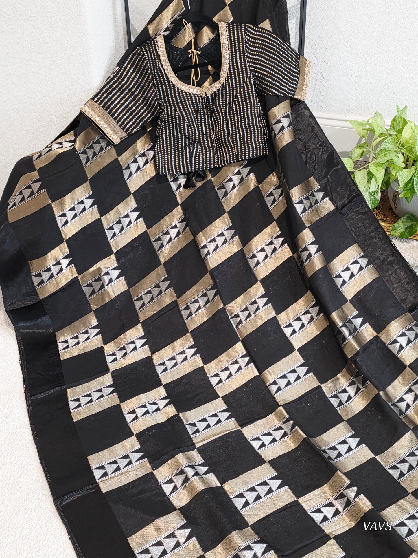 Russian Dola Crepe Silk Saree with Geometric Zari Woven Design & Ready Stitched Blouse | Black