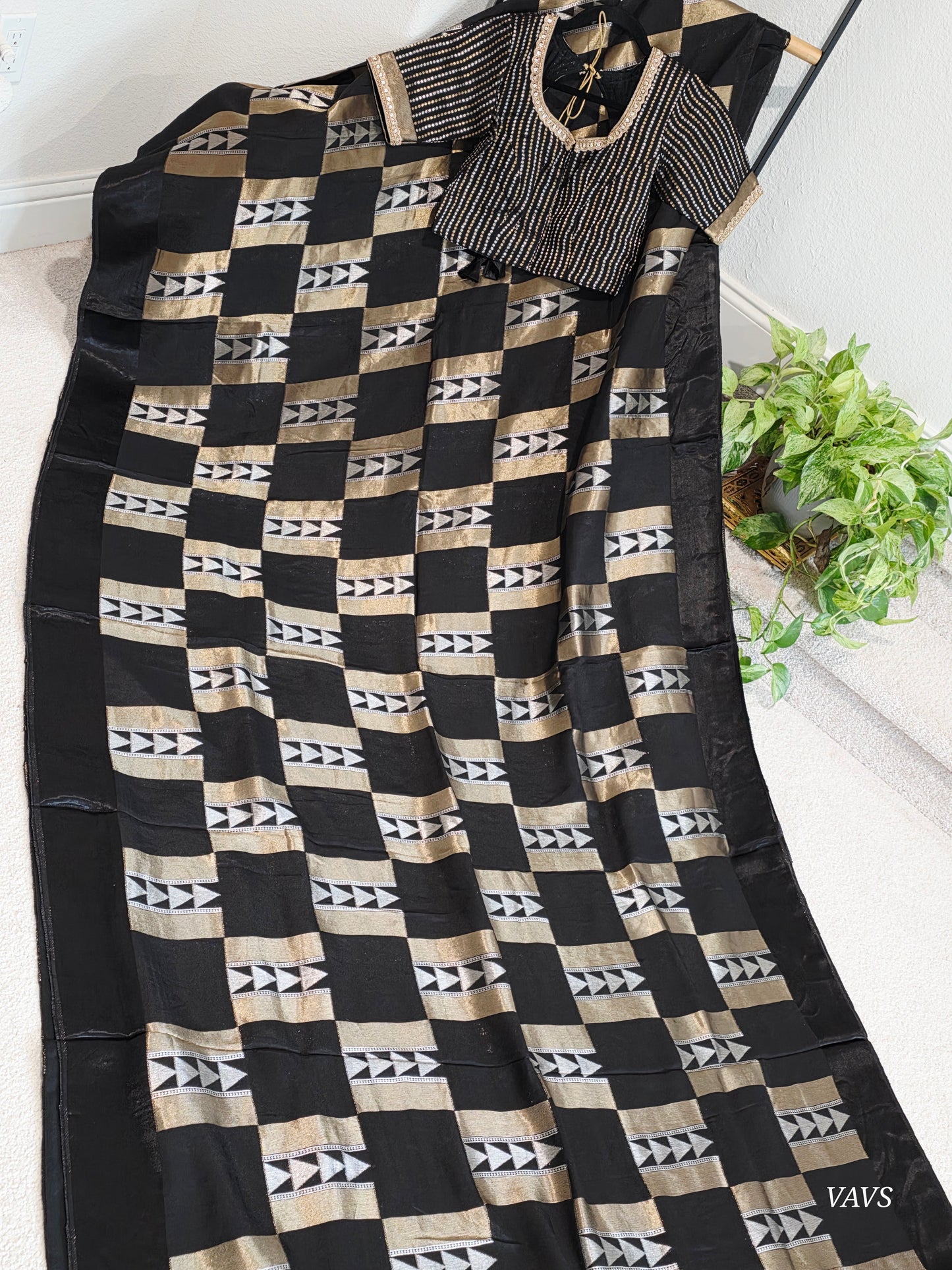 Russian Dola Crepe Silk Saree with Geometric Zari Woven Design & Ready Stitched Blouse | Black