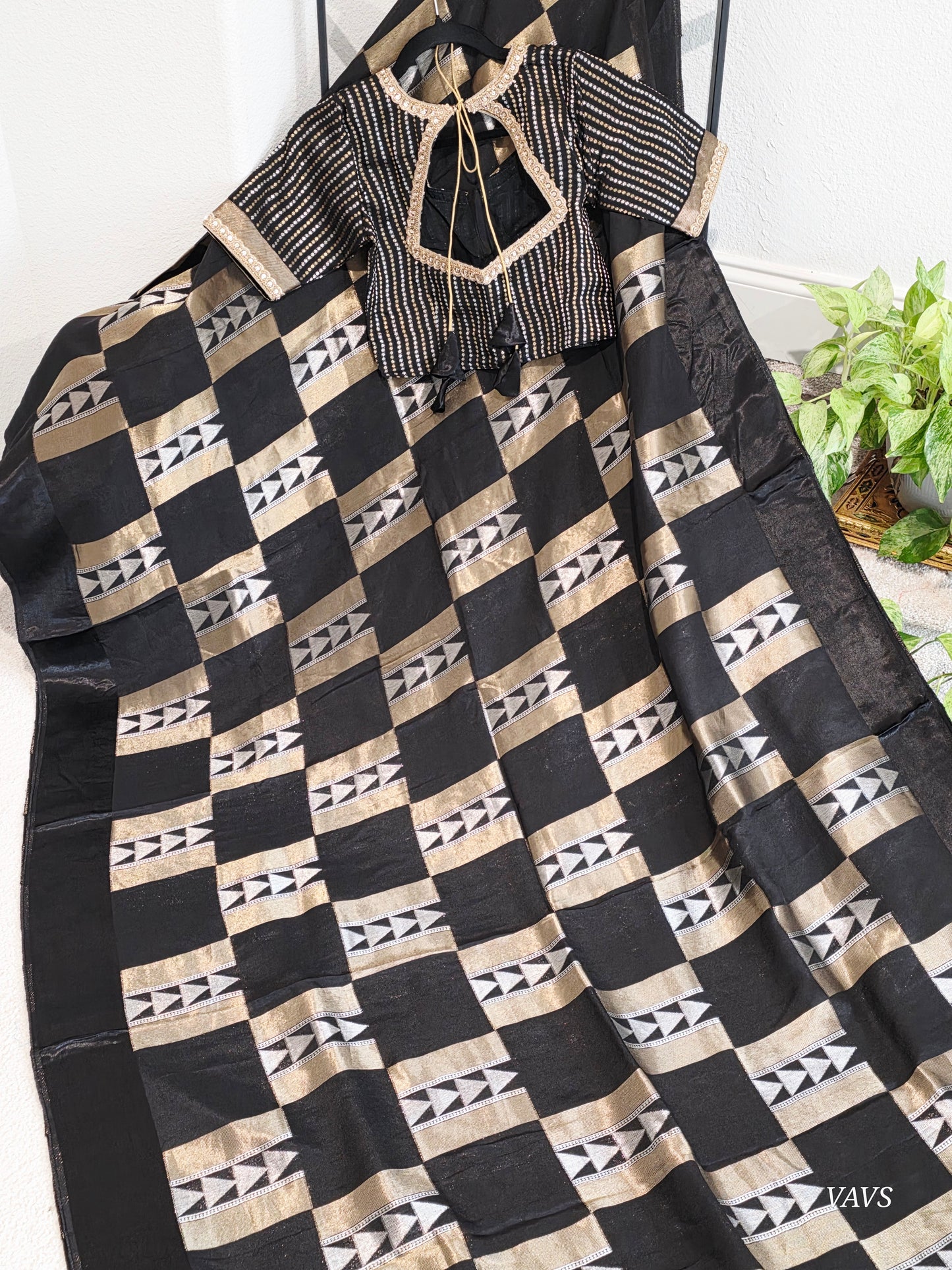 Russian Dola Crepe Silk Saree with Geometric Zari Woven Design & Ready Stitched Blouse | Black