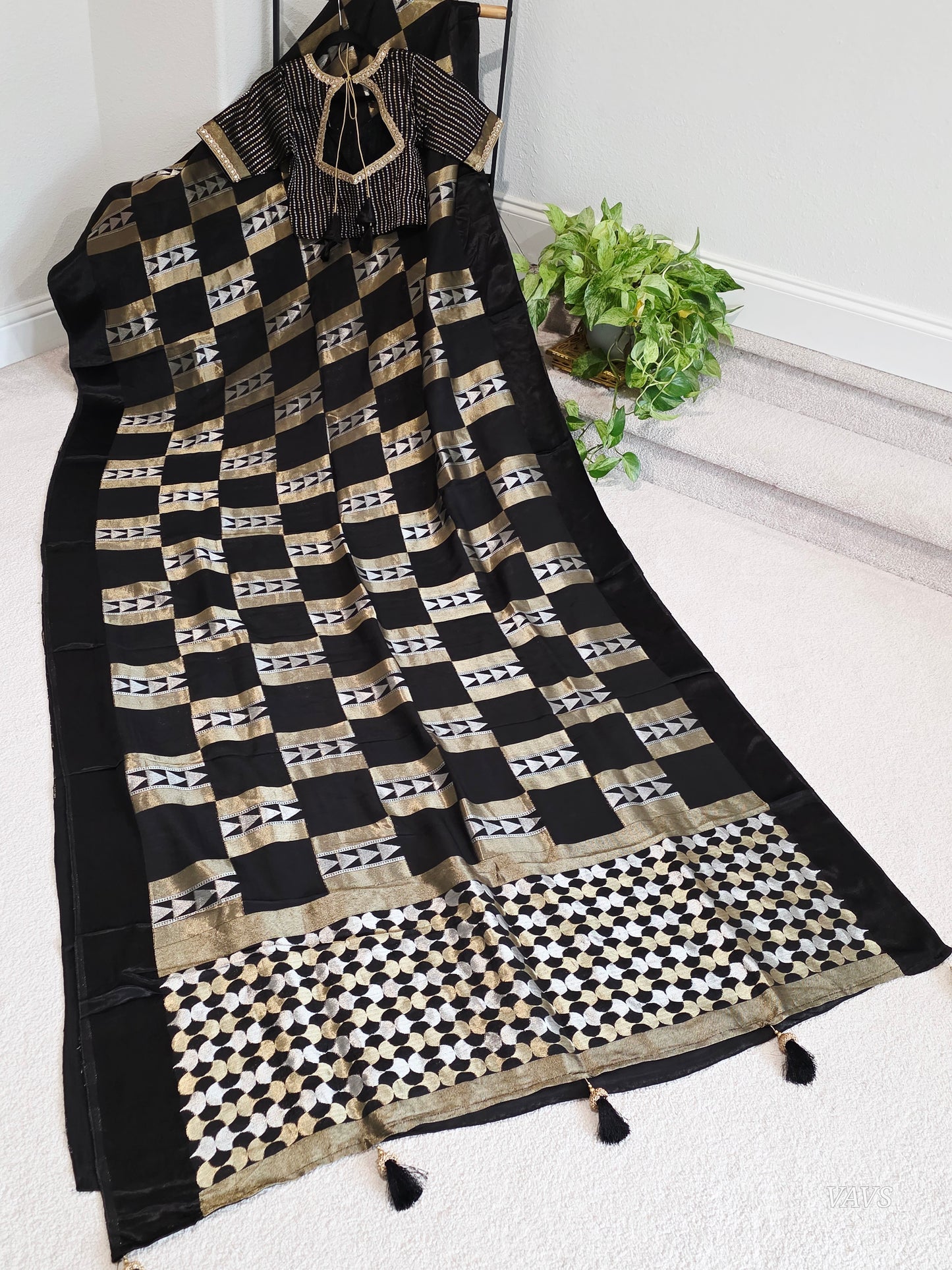 Russian Dola Crepe Silk Saree with Geometric Zari Woven Design & Ready Stitched Blouse | Black