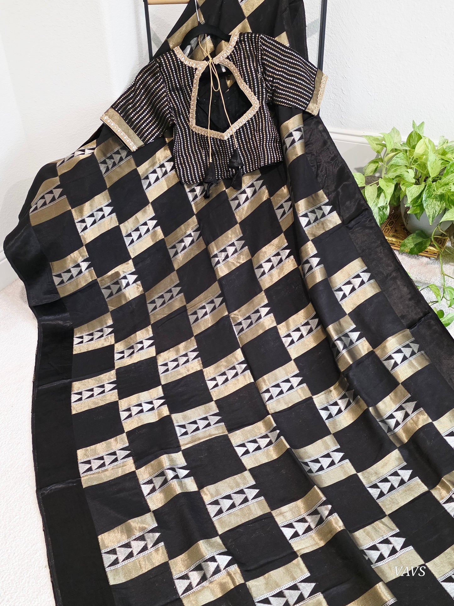Russian Dola Crepe Silk Saree with Geometric Zari Woven Design & Ready Stitched Blouse | Black