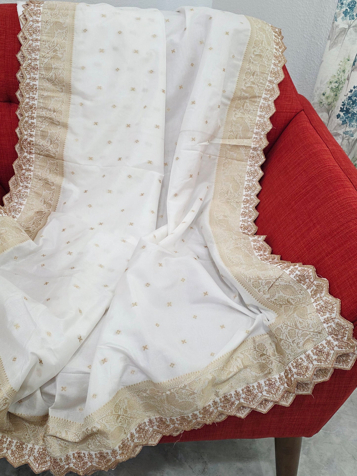 Munga Benarasi Embroidered Dupatta with Cutwork Border