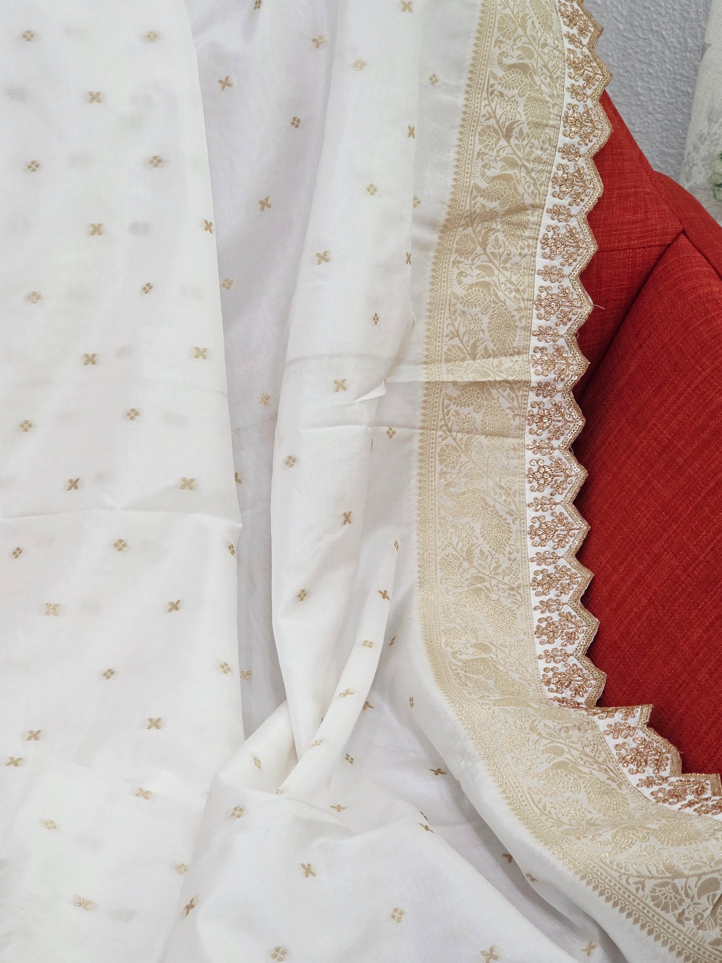 Munga Benarasi Embroidered Dupatta with Cutwork Border