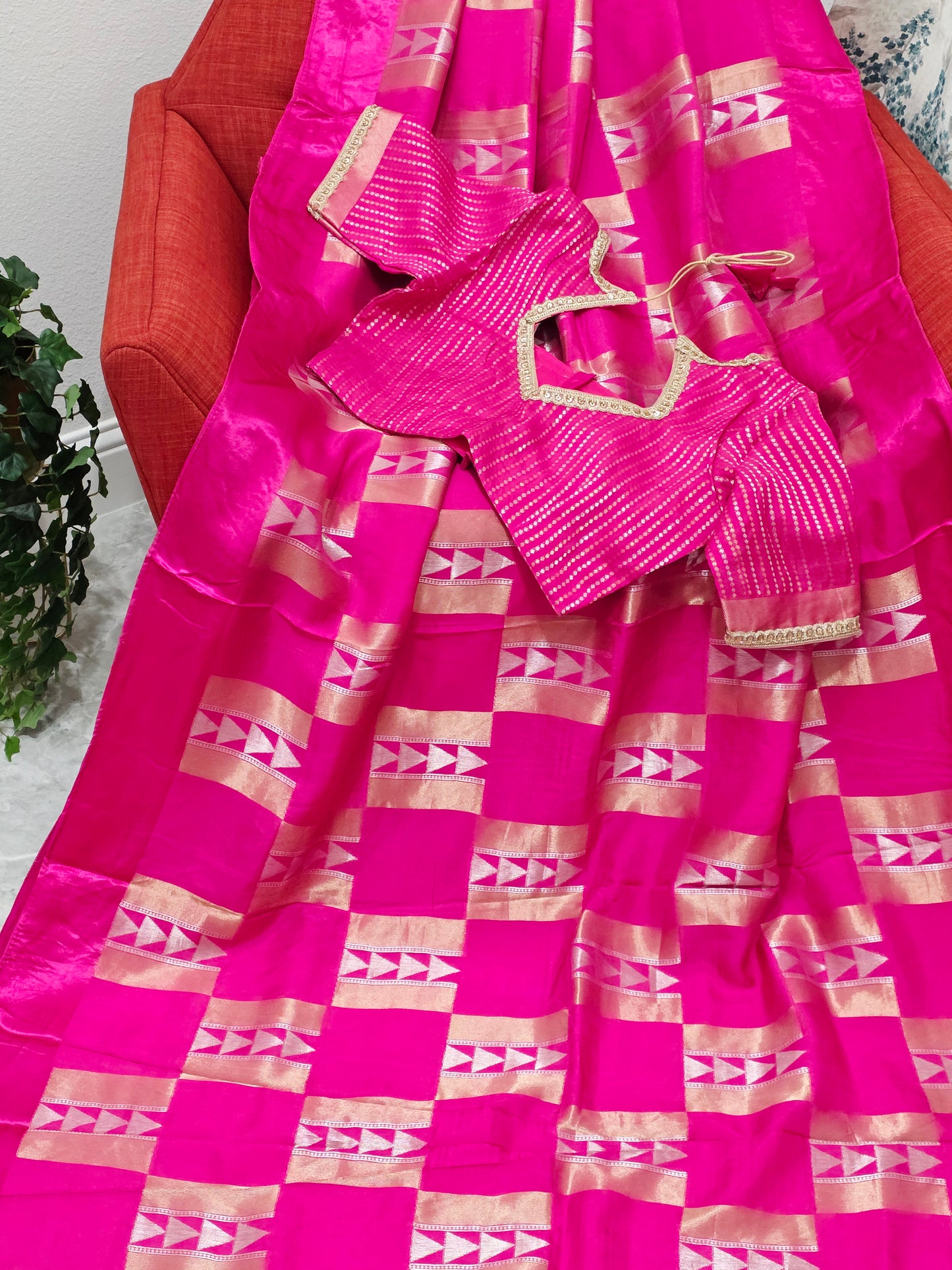 Russian Dola Crepe Silk Saree with Geometric Zari Woven Design & Ready Stitched Blouse | Pink