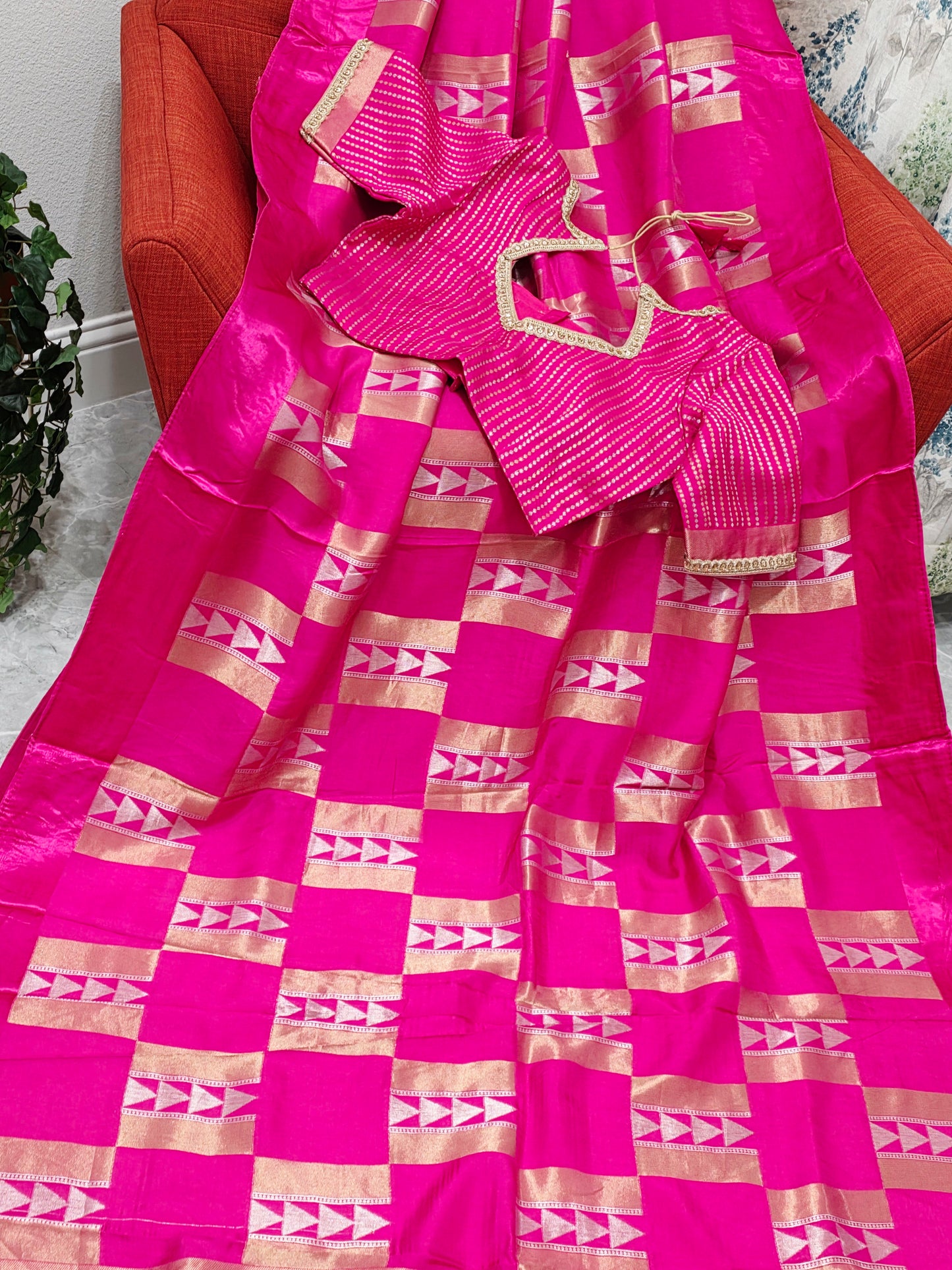 Russian Dola Crepe Silk Saree with Geometric Zari Woven Design & Ready Stitched Blouse | Pink