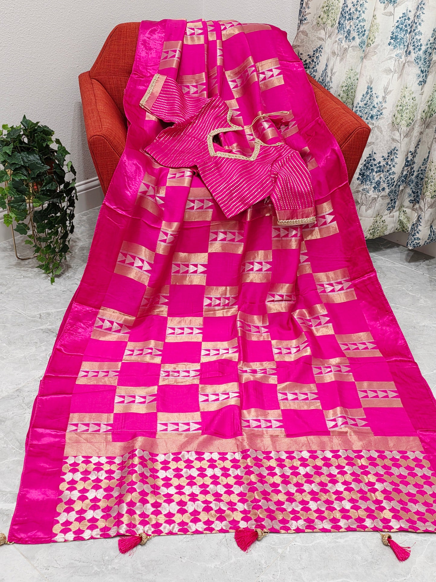 Russian Dola Crepe Silk Saree with Geometric Zari Woven Design & Ready Stitched Blouse | Pink
