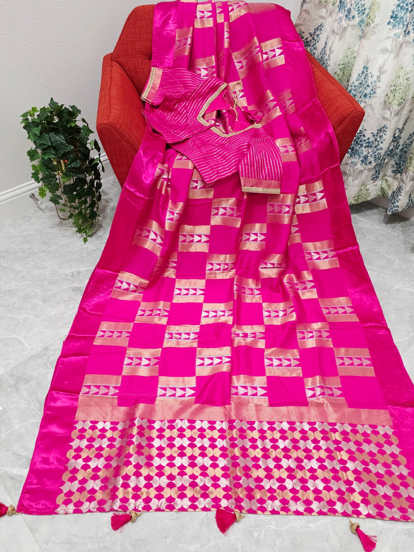 Russian Dola Crepe Silk Saree with Geometric Zari Woven Design & Ready Stitched Blouse | Pink