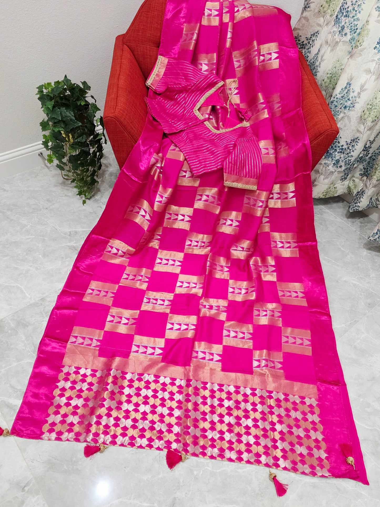 Russian Dola Crepe Silk Saree with Geometric Zari Woven Design & Ready Stitched Blouse | Pink
