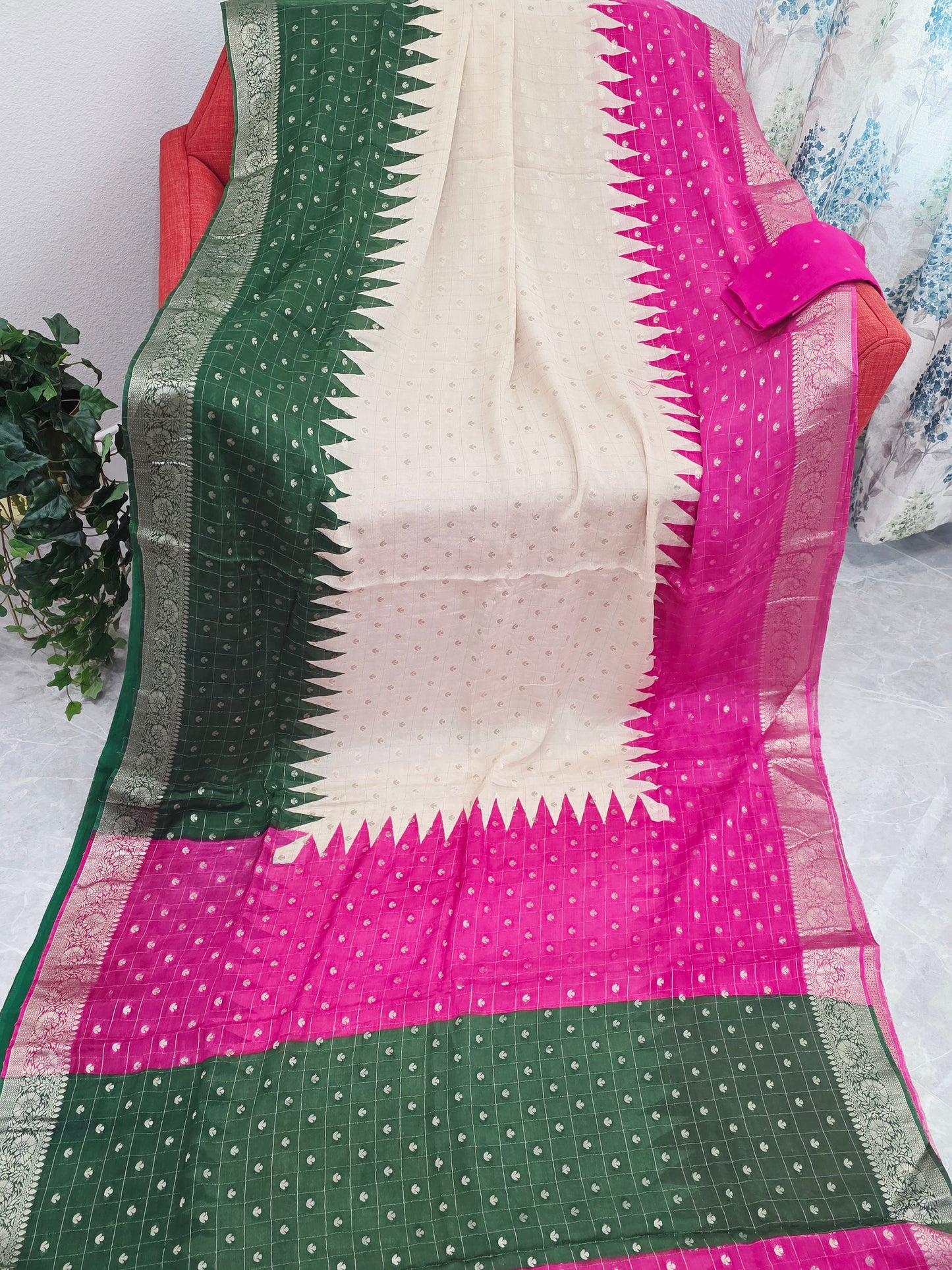 Shaded Chinon Chiffon Checkered Saree with Zari Border | Lightweight Party Wear | Blouse Piece Included