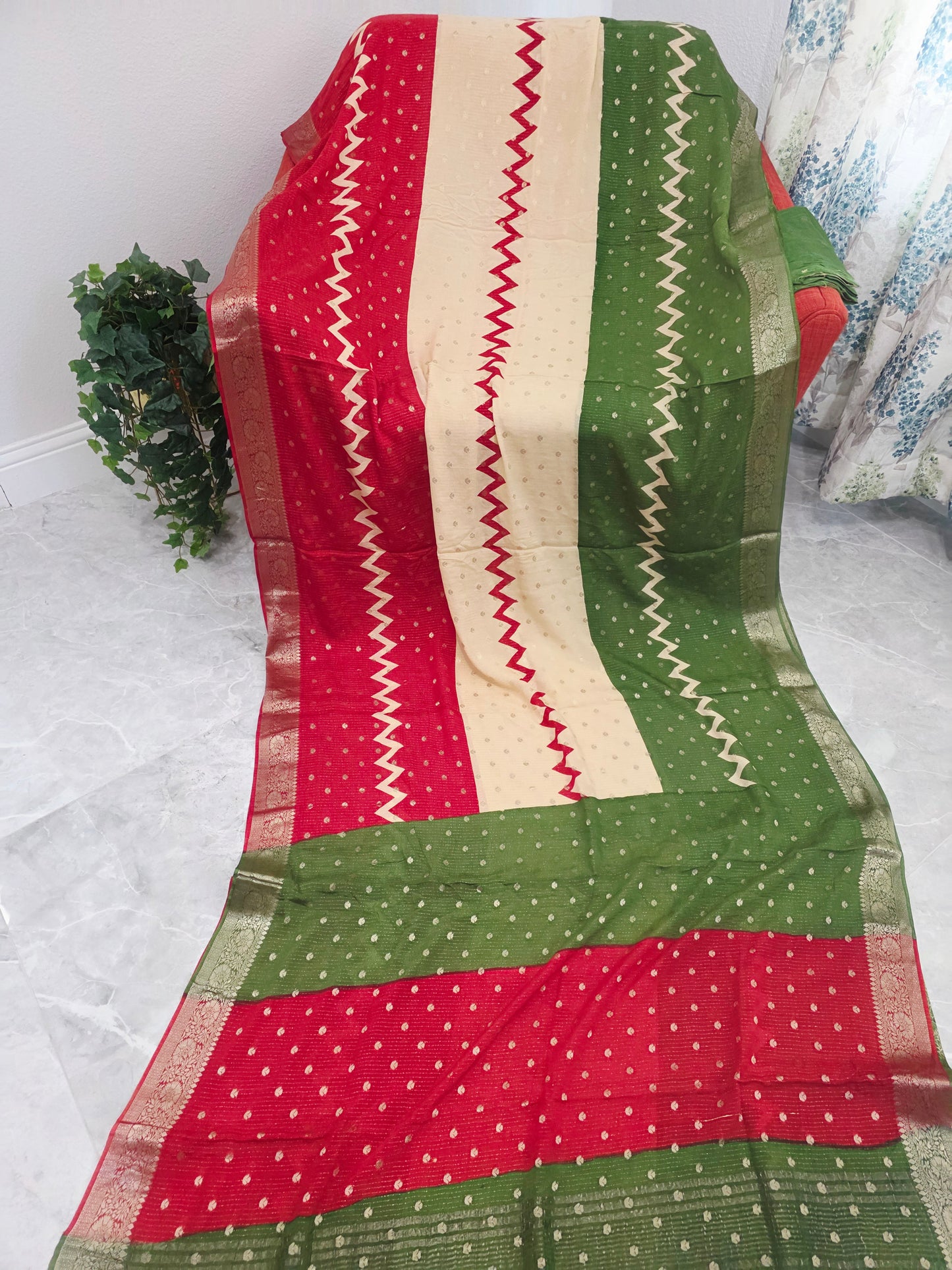 Shaded Chinon Chiffon Checkered Saree with Zari Border | Lightweight Party Wear | Blouse Piece Included