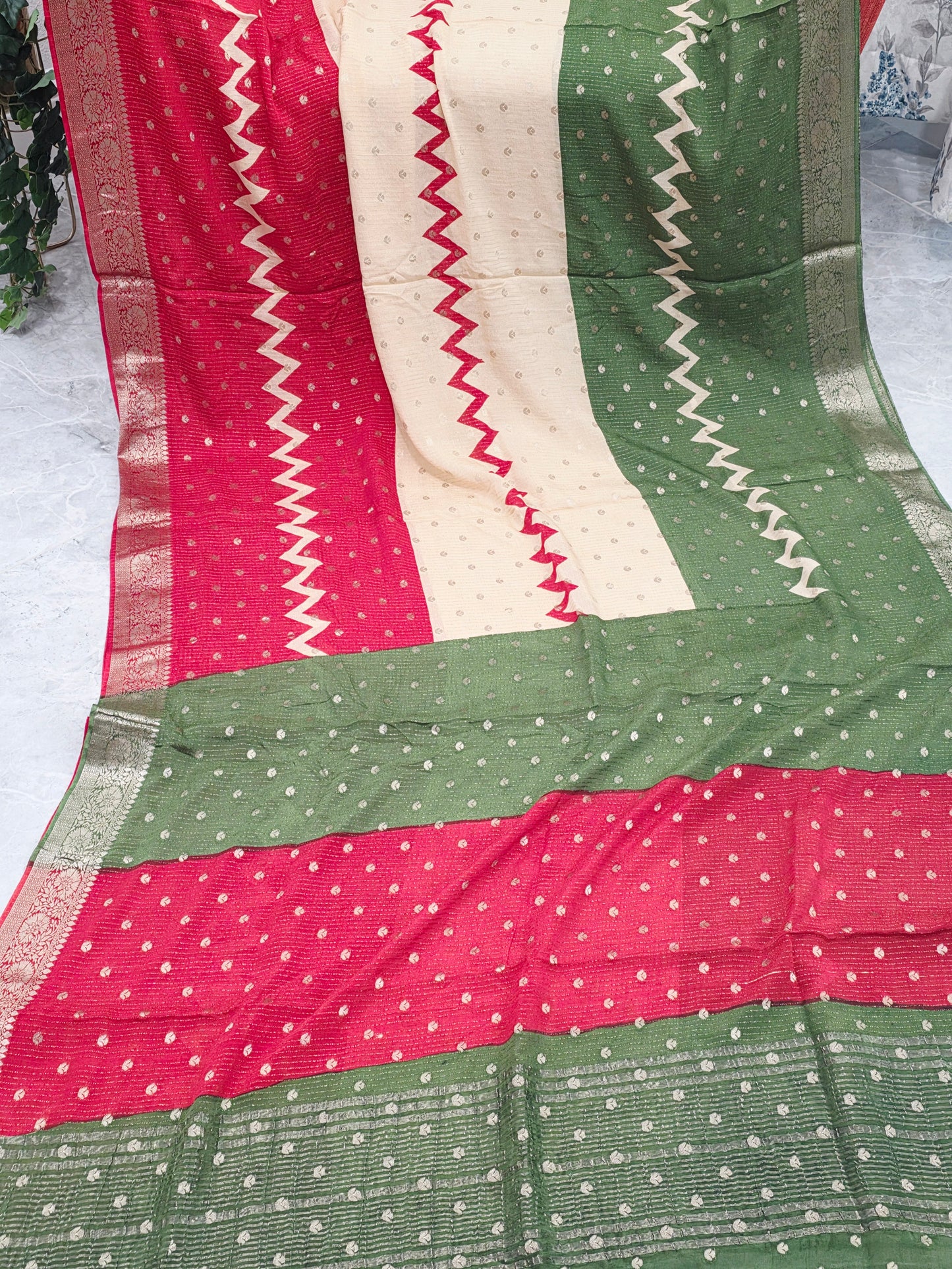 Shaded Chinon Chiffon Checkered Saree with Zari Border | Lightweight Party Wear | Blouse Piece Included